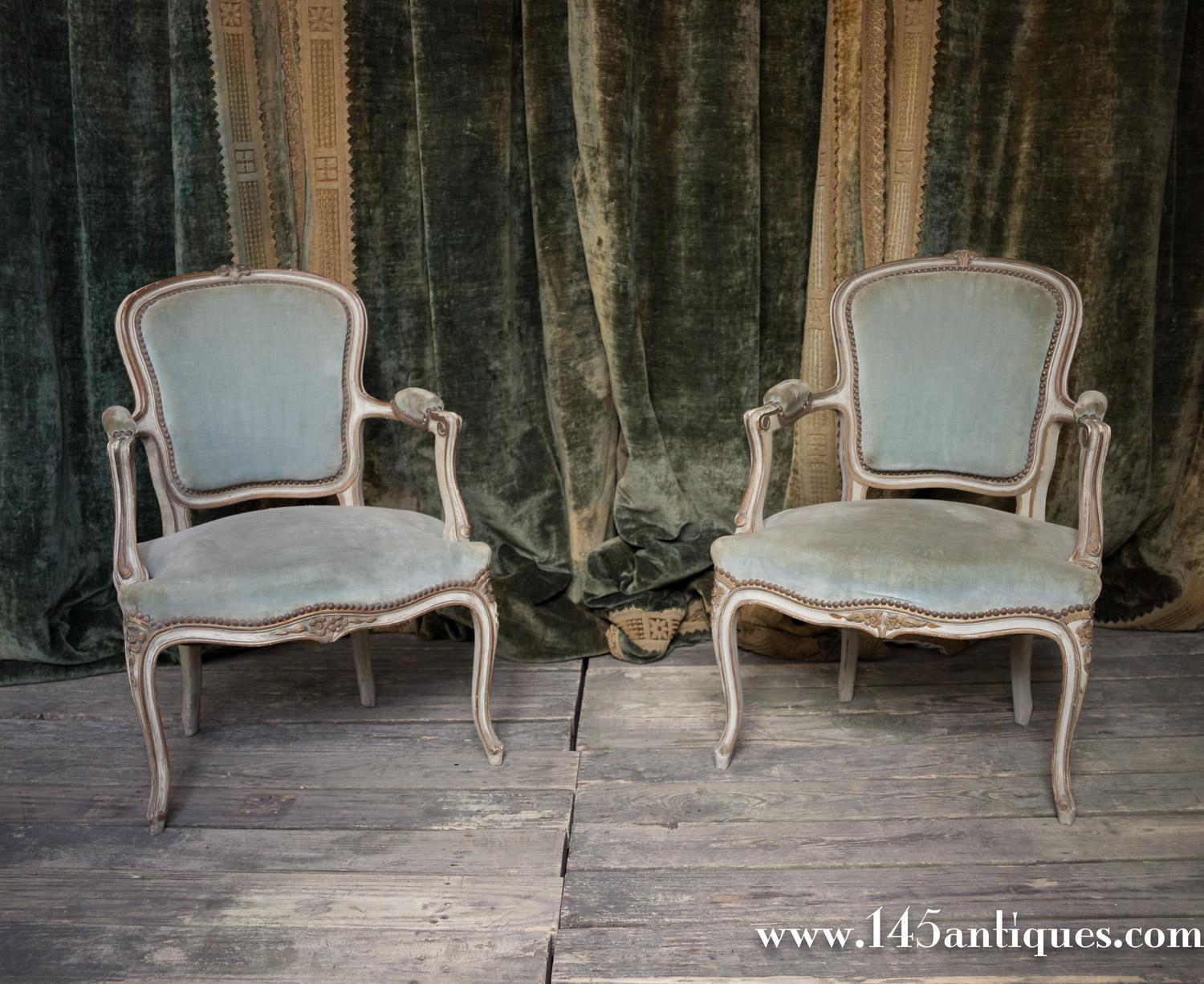 Pair of French Louis XV Style Armchairs in Sage Green Velvet In Good Condition For Sale In Buchanan, NY