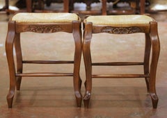 Paire de tabourets français de style Louis XV en Beeche, avec assise en jonc, provenant de Normandie