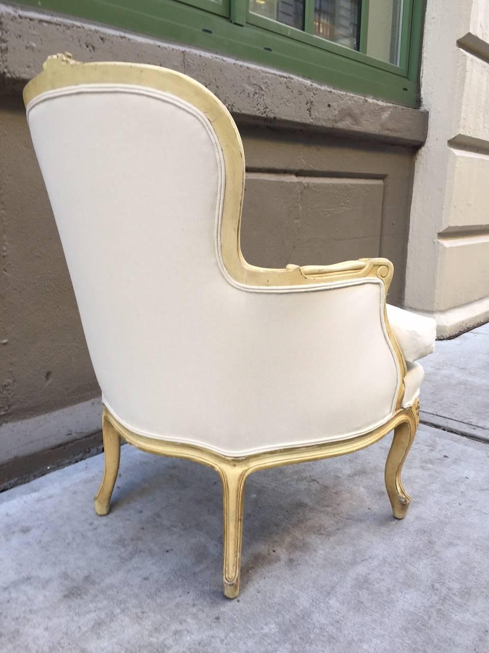 Pair of French Louis XV Style Bergère Chairs In Good Condition In New York, NY