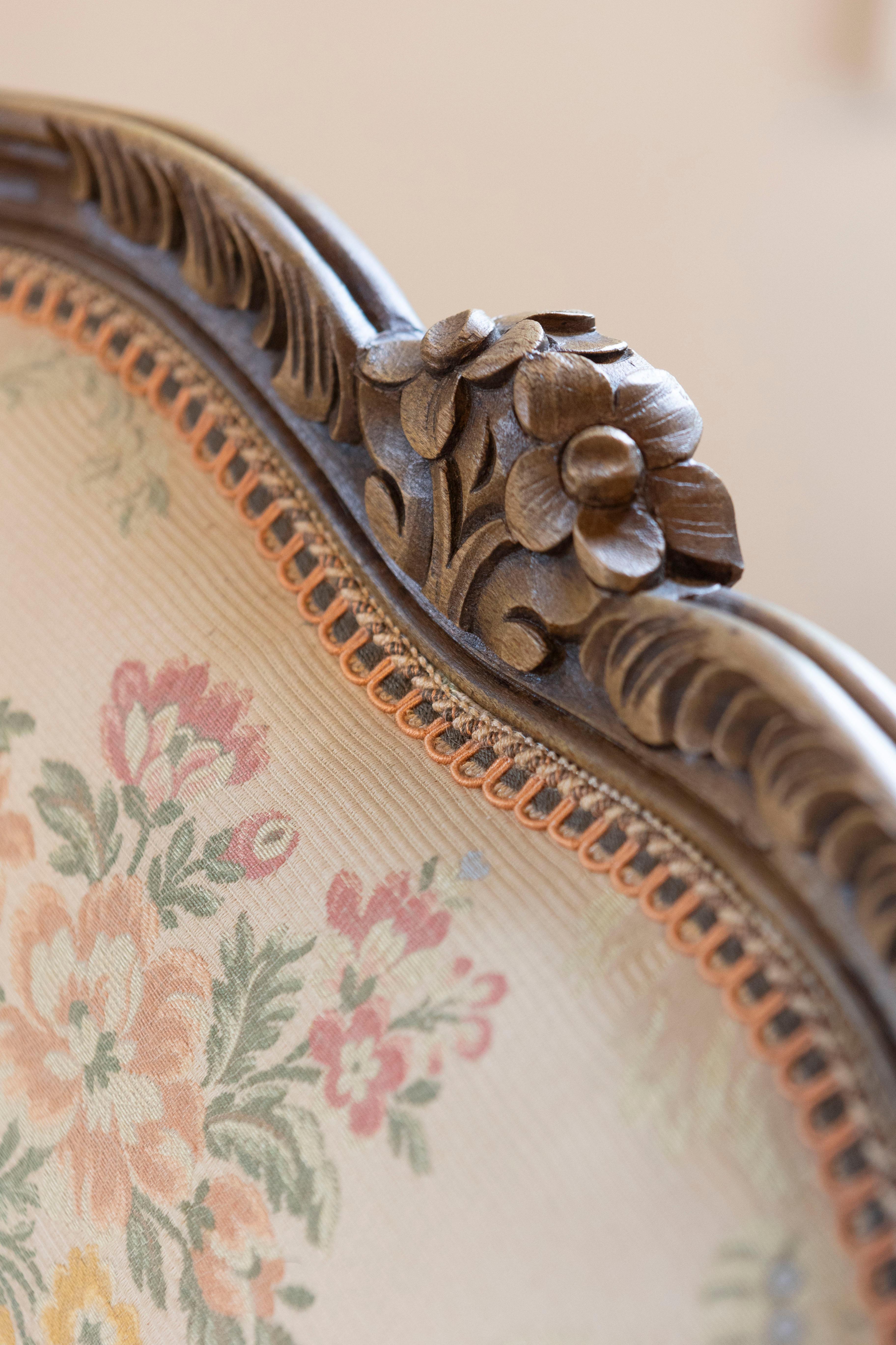 Pair of French Louis XV Style Bergères À Oreilles with Carved Floral Décor For Sale 2