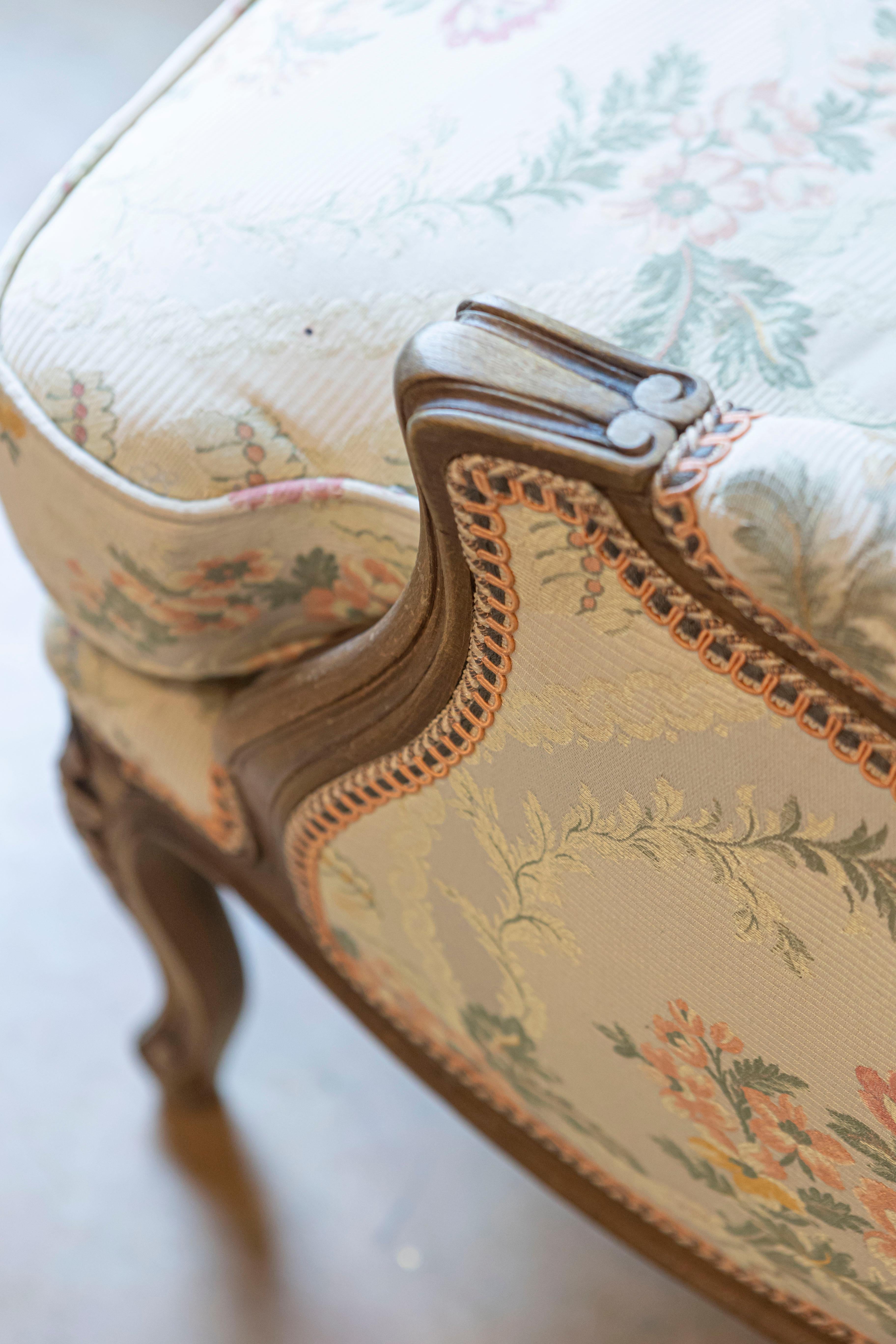 Pair of French Louis XV Style Bergères À Oreilles with Carved Floral Décor For Sale 3