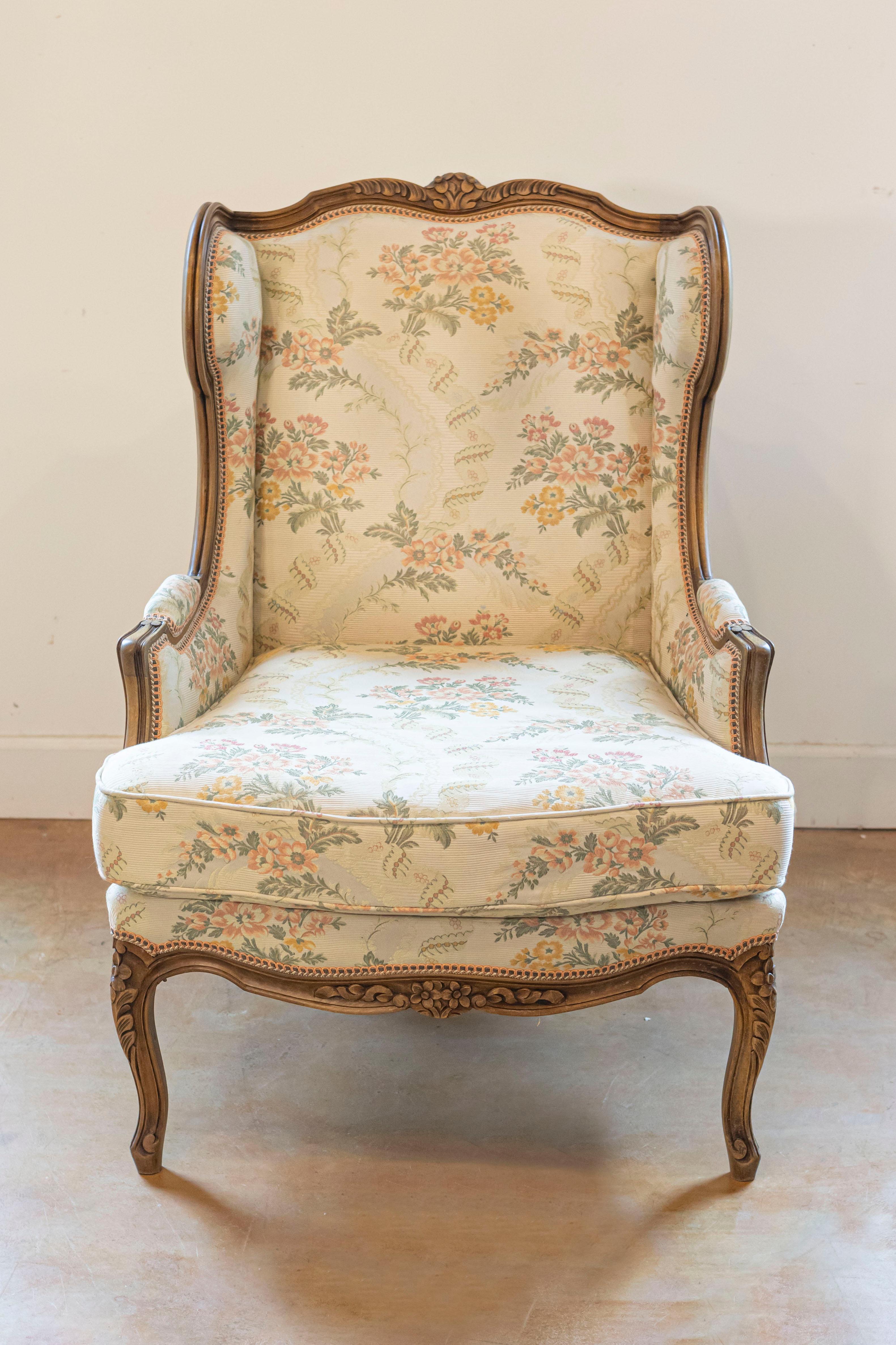 Pair of French Louis XV Style Bergères À Oreilles with Carved Floral Décor In Good Condition For Sale In Atlanta, GA