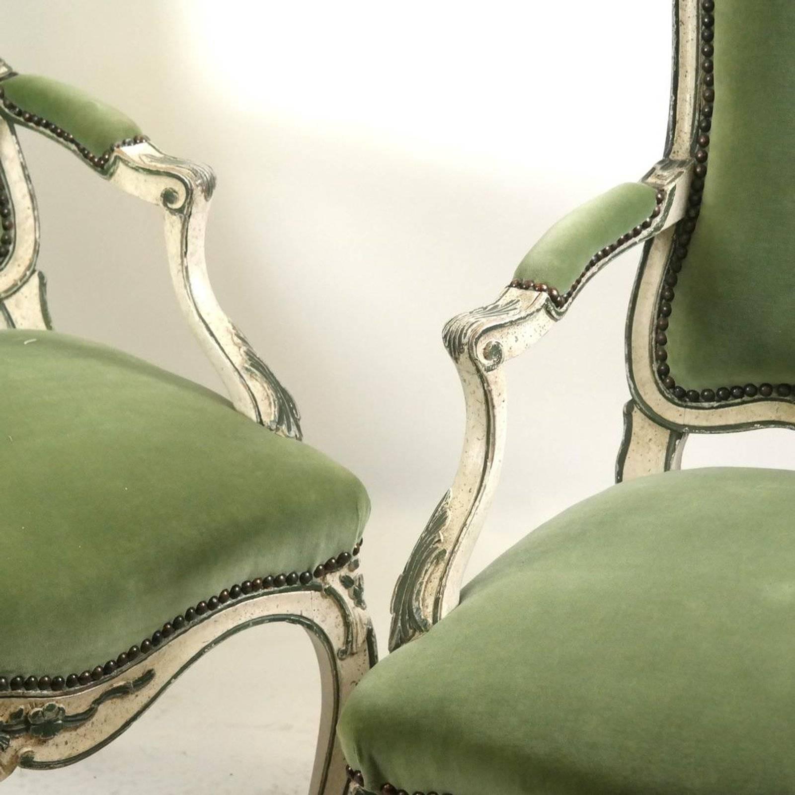 Fine pair of Louis XV style Bergeres or Fauteuils-á-la-Reine,
Elegant proportions carved painted walnut in antique white and green. These chairs are fine examples of 18th century French refined furniture design of the late 1700s, yet easily mix