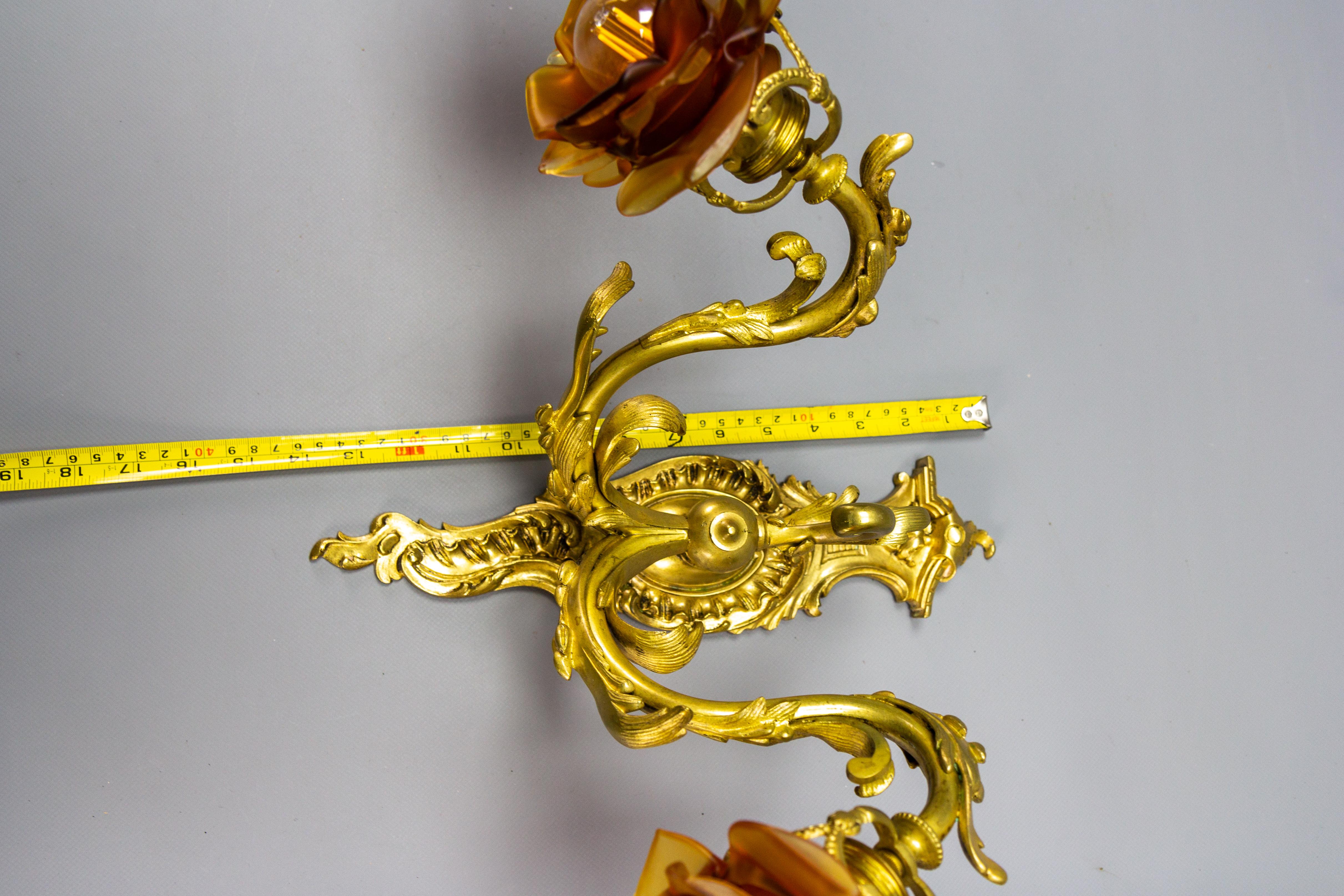 Paire d'appliques à deux bras de style Louis XV en bronze et verre Brown, vers 1900 en vente 12