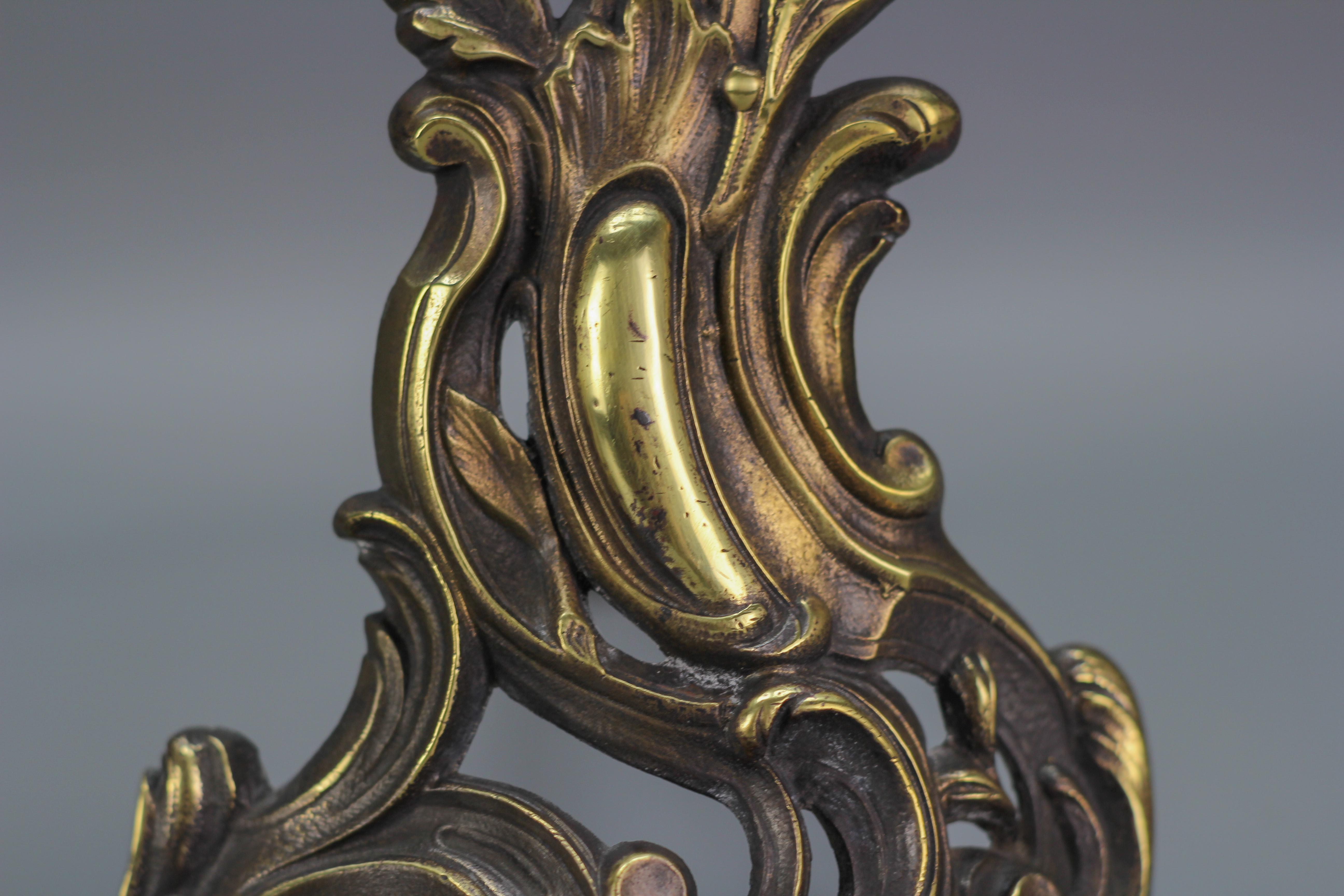 Paar französische Feuerböcke aus Bronze und Eisen im Louis-XV-Stil im Angebot 6
