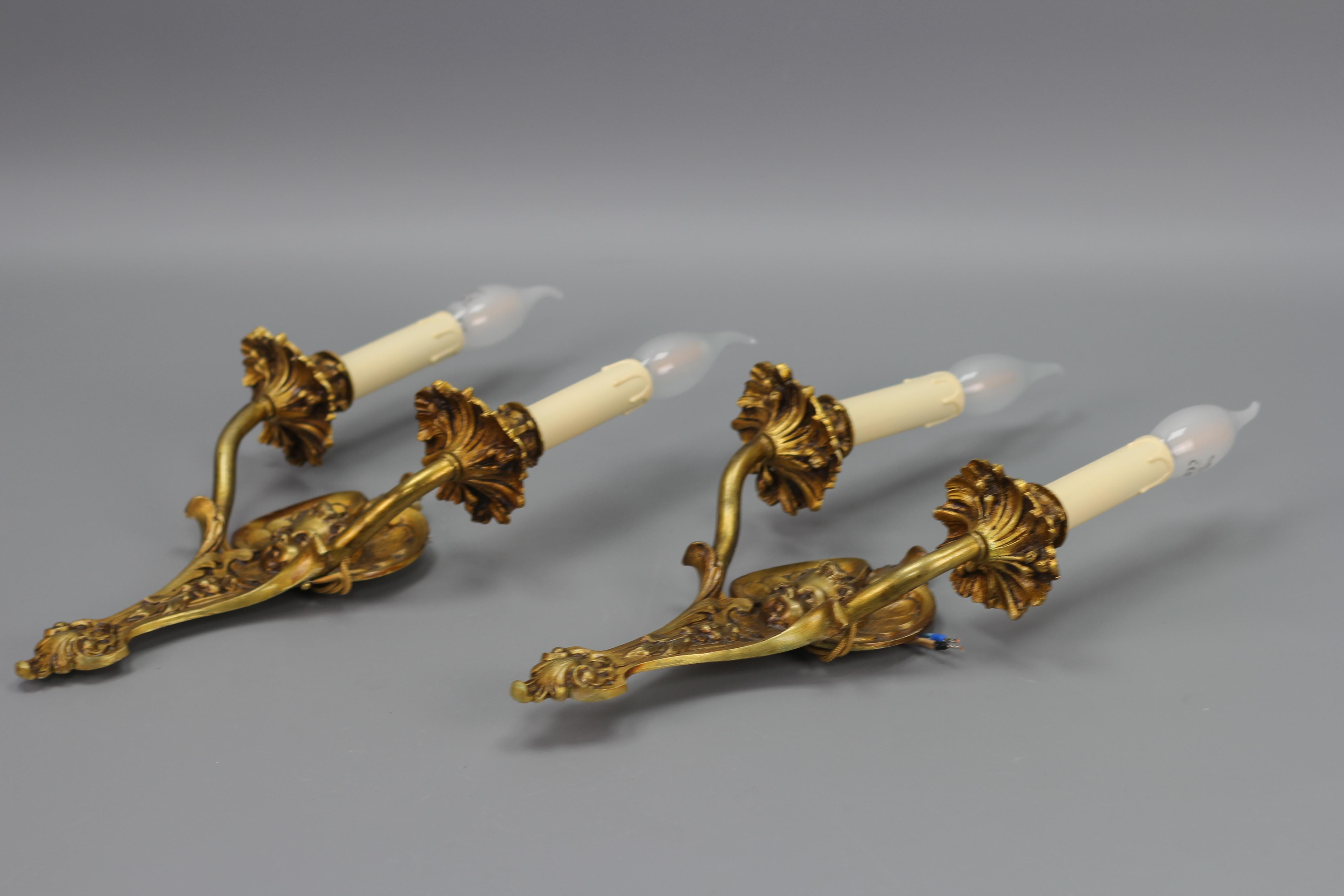 Pair of French Louis XV Style Bronze Cherubs Head Twin Arm Wall Sconces, 1930s 5