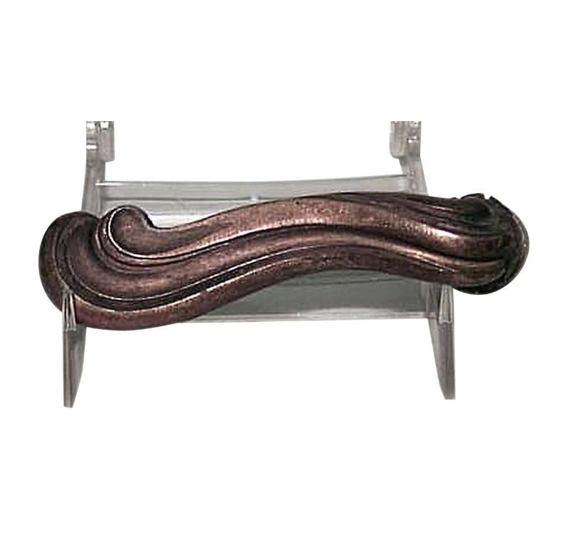 COPPIA di maniglie francesi per porte in stile Luigi XV (19/20° secolo) in bronzo con design a volute scanalate (PREZZO A COPPIA).