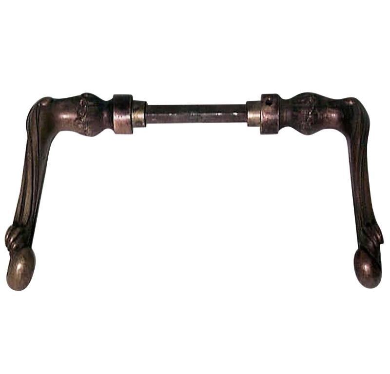 Francese COPPIA di maniglie di porte francesi in bronzo in stile Luigi XV in vendita