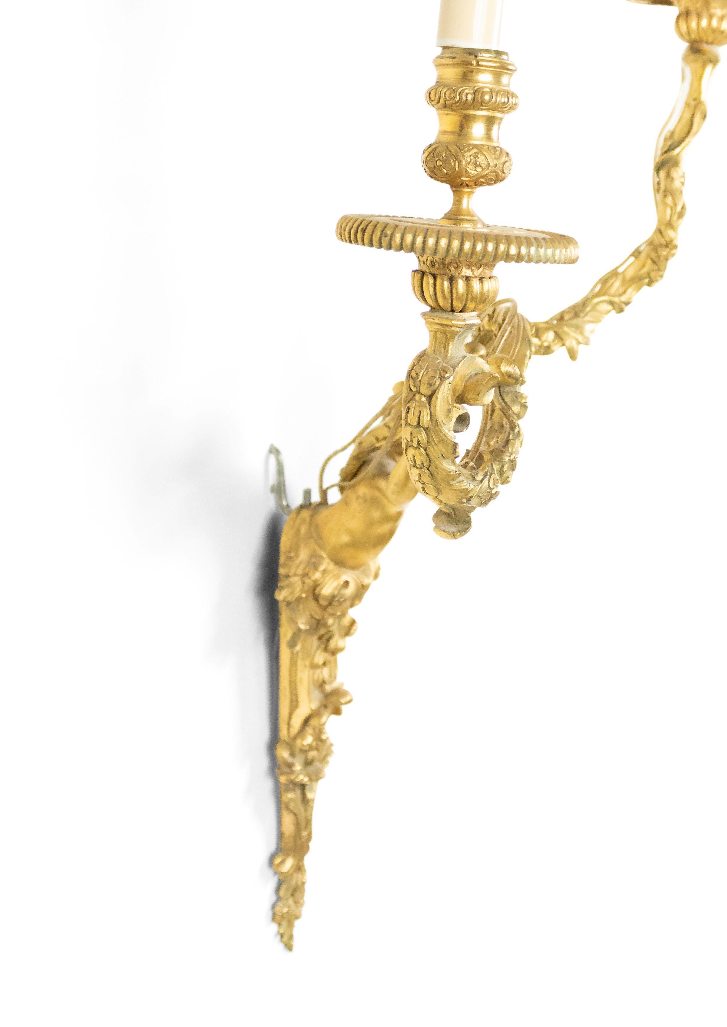 Paar französische goldbronzene Putten-Wandleuchter im Louis-XV-Stil im Angebot 2