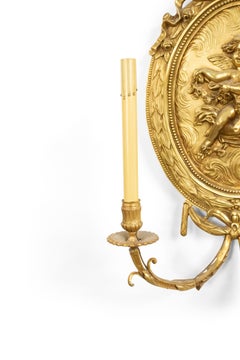 Paire d'Appliques Murales Françaises de Style Louis XV en Bronze Doré Cupidon