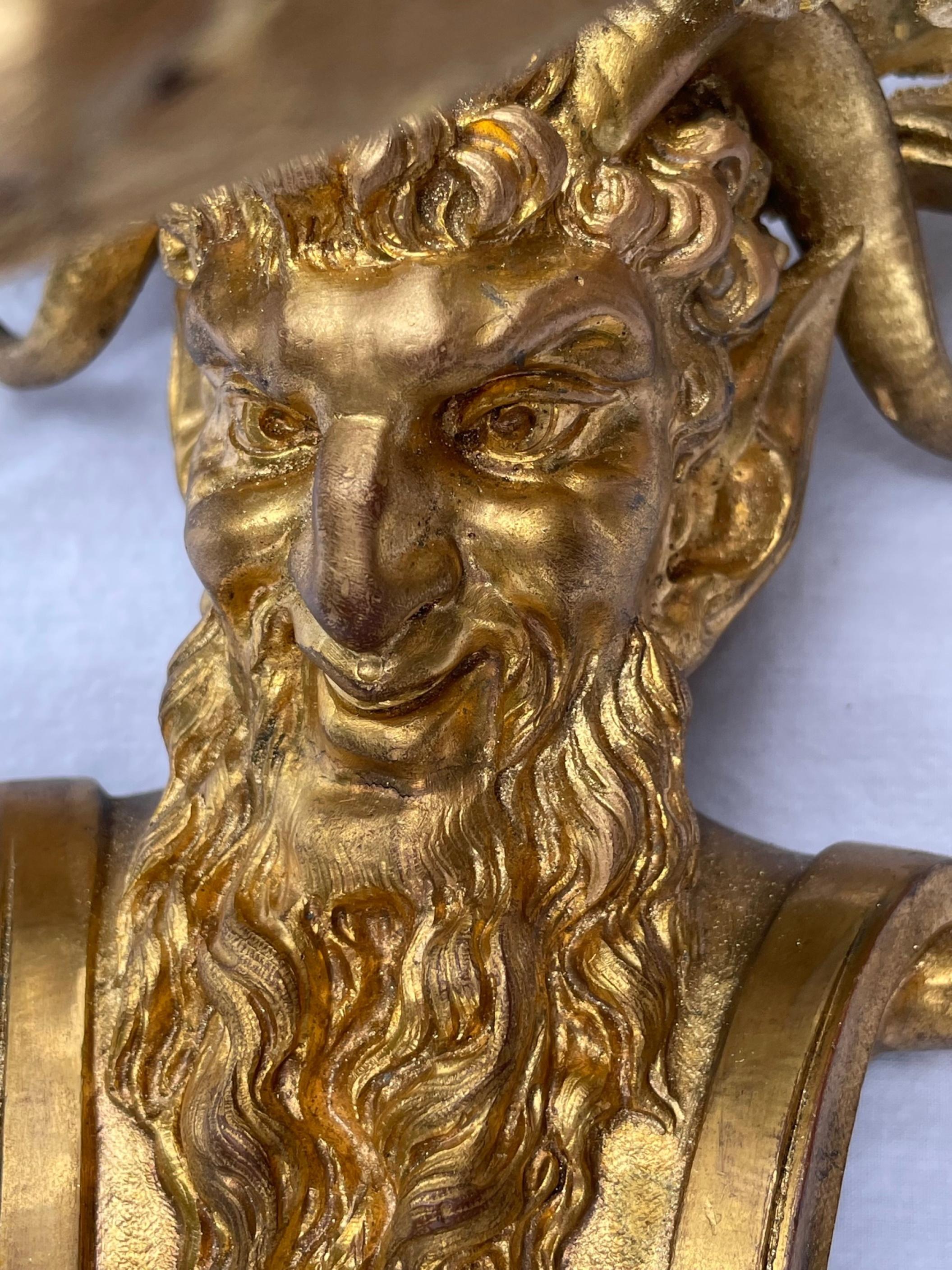 Coppia di lampade a quattro luci in bronzo in stile Luigi XV francese in vendita 4
