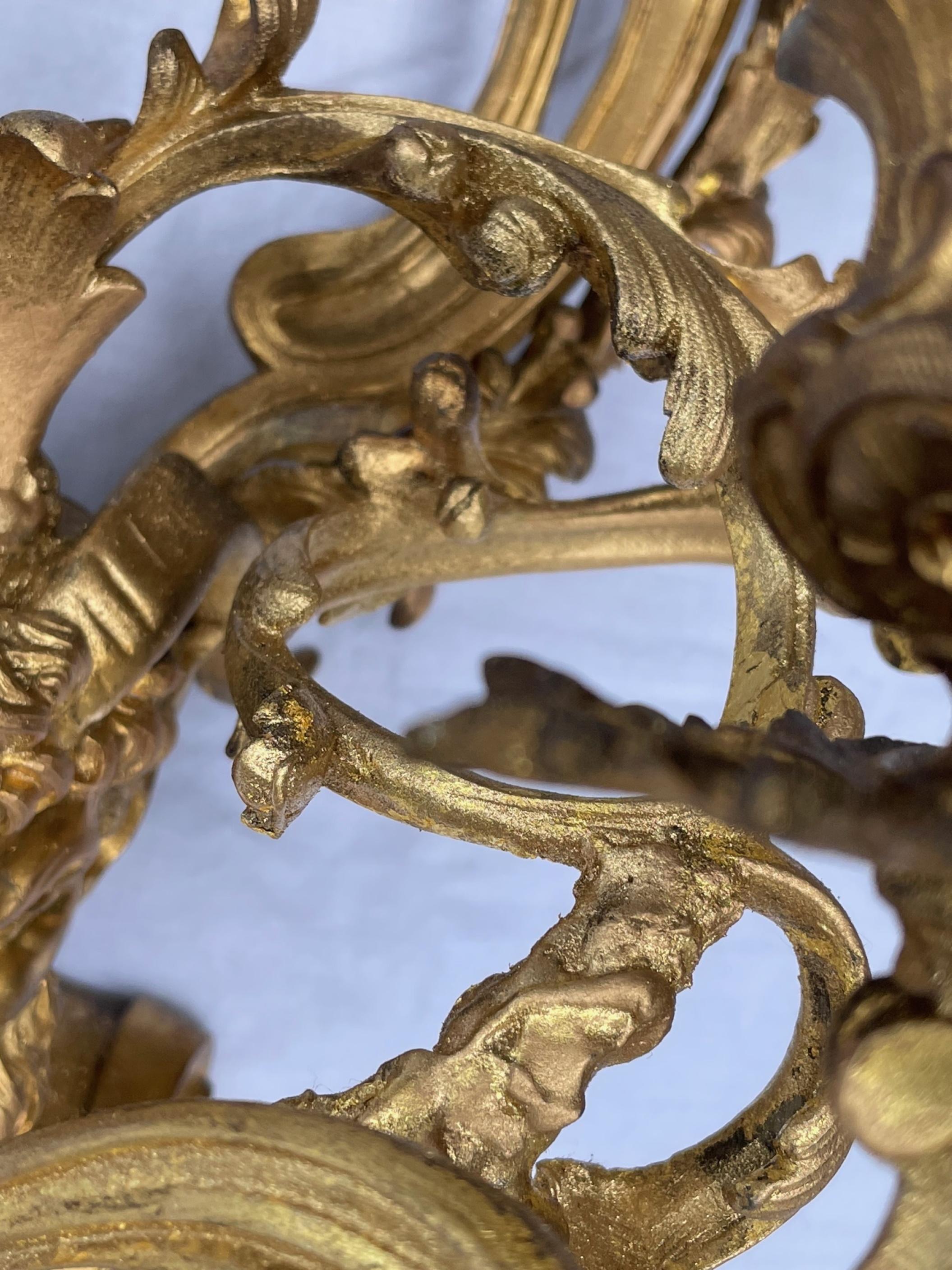 Paire d'Appliques à Quatre Lumières en Bronze de Style Louis XV Français en vente 9