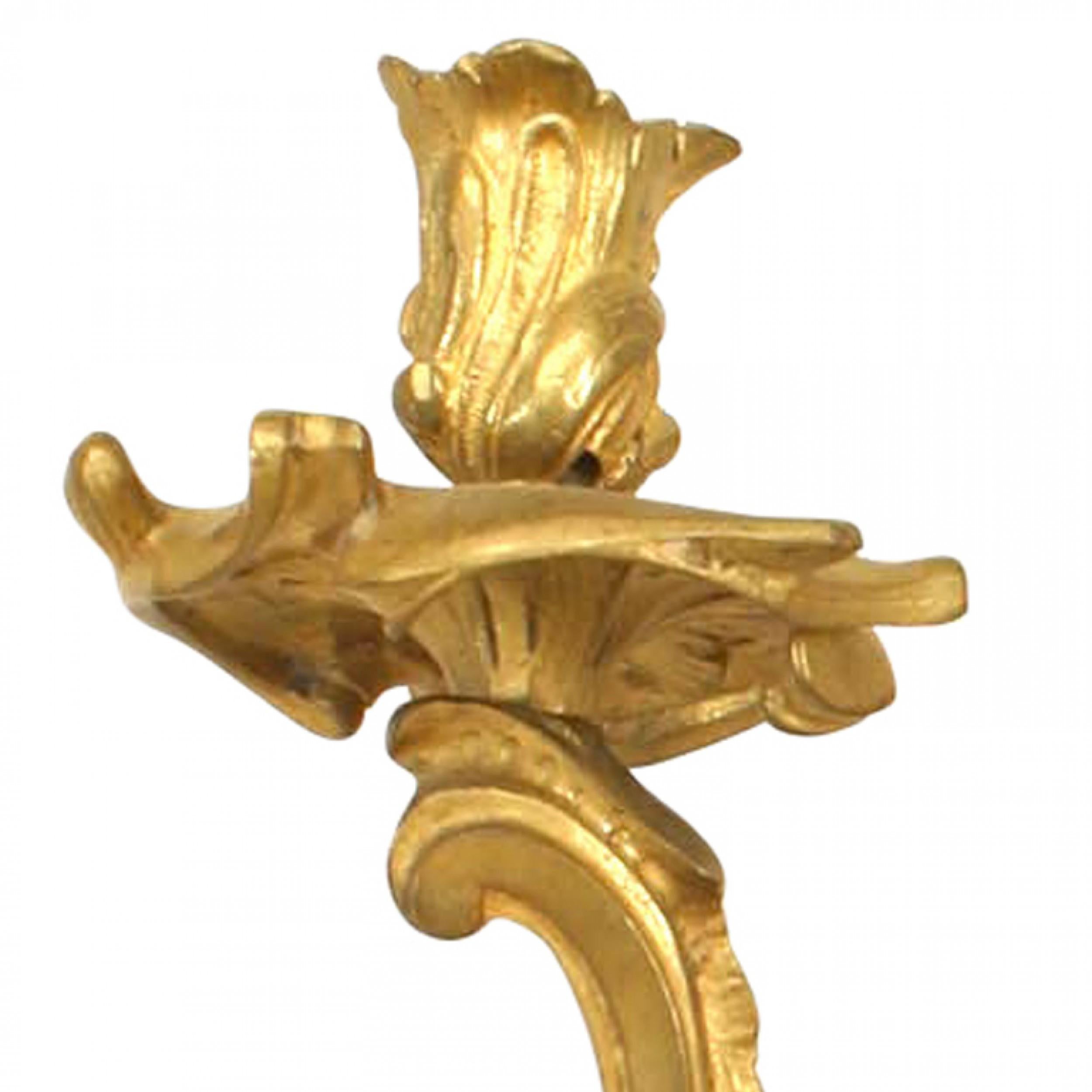 Pareja de Apliques de Bronce Franceses Estilo Luis XV Hecho a mano en venta