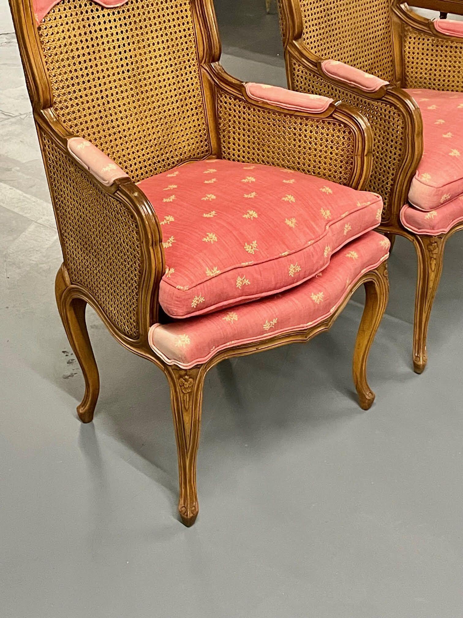 Paire de fauteuils d'appoint/fauteuils français en rotin de style Louis XV, Wingbacks, France en vente 3