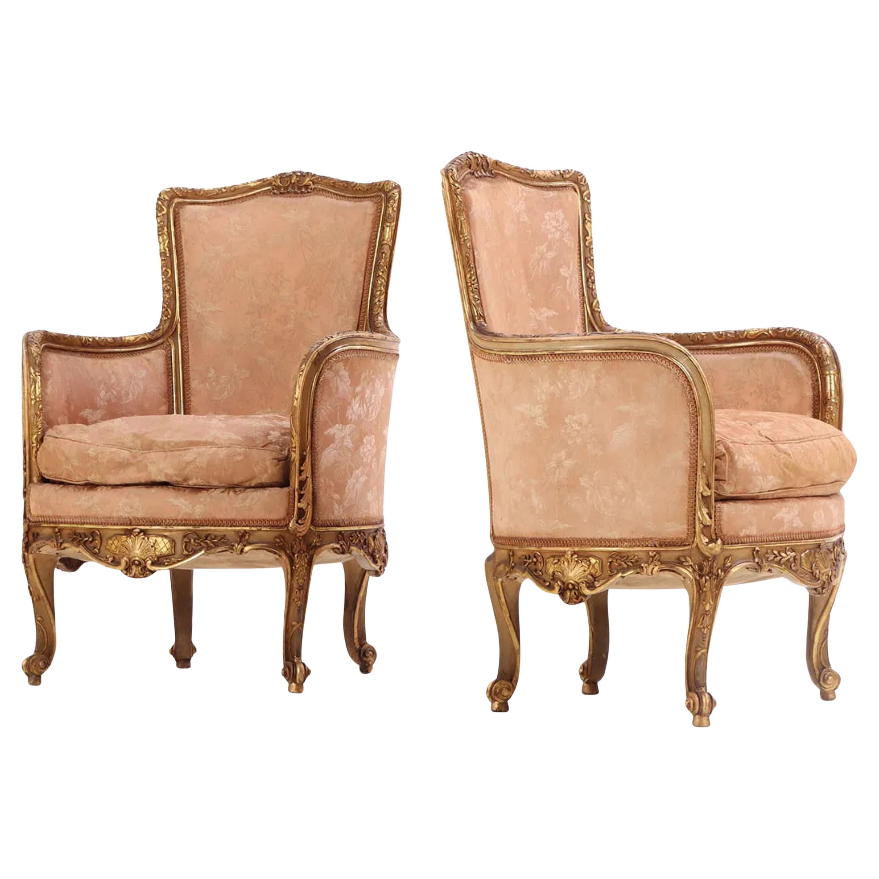 Paire de chaises bergères en bois sculpté et doré de style Louis XV