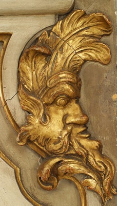 Coppia di specchi da parete francesi in stile Luigi XV dorati e dipinti di beige