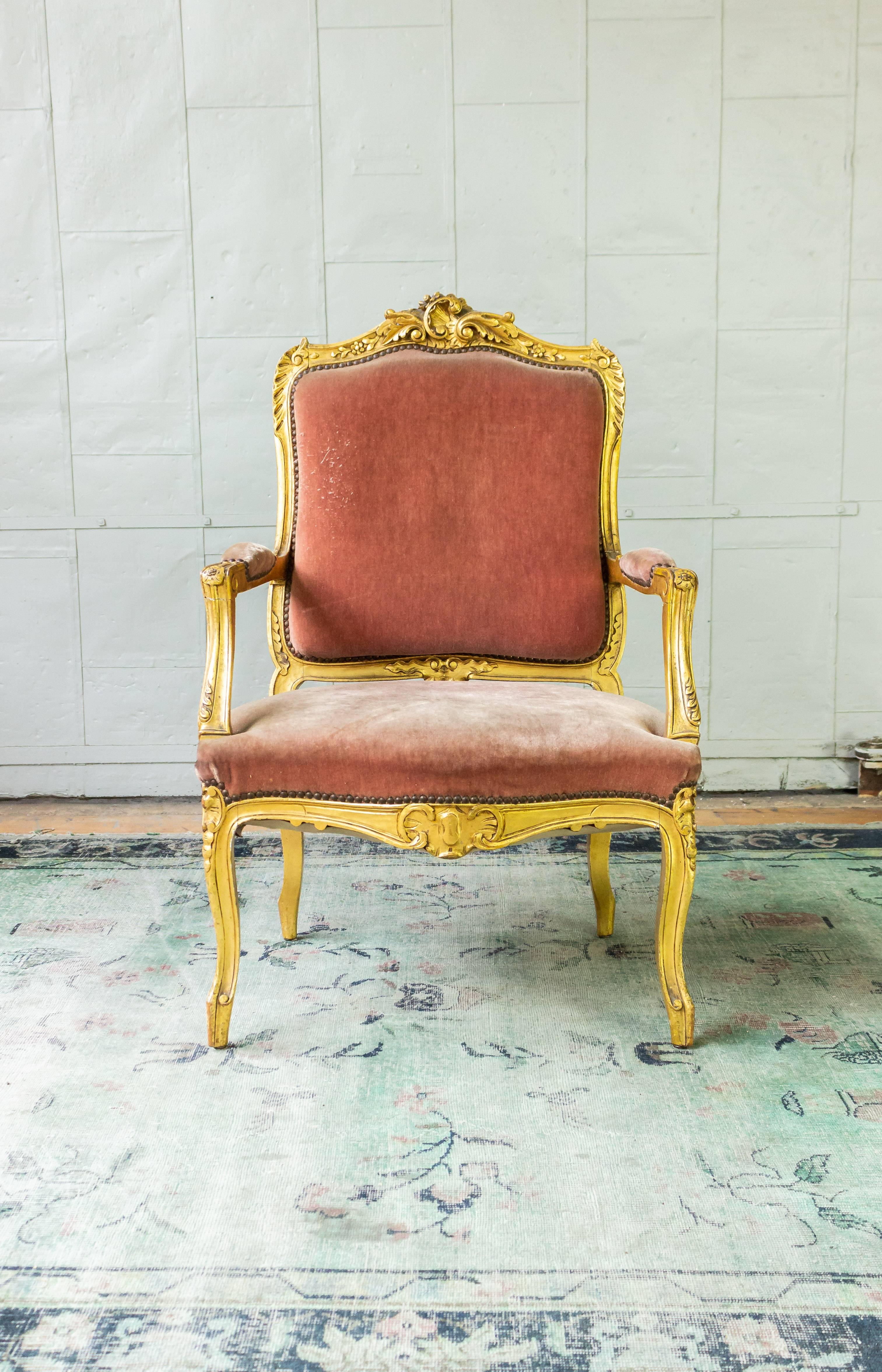 Pair of French Louis XV Style Gilt Armchairs in Faded Salmon Velvet In Fair Condition In Buchanan, NY