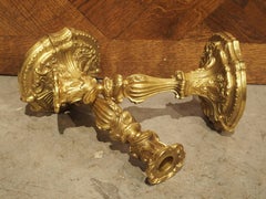 Paire de chandeliers français de style Louis XV en bronze doré, 19ème siècle