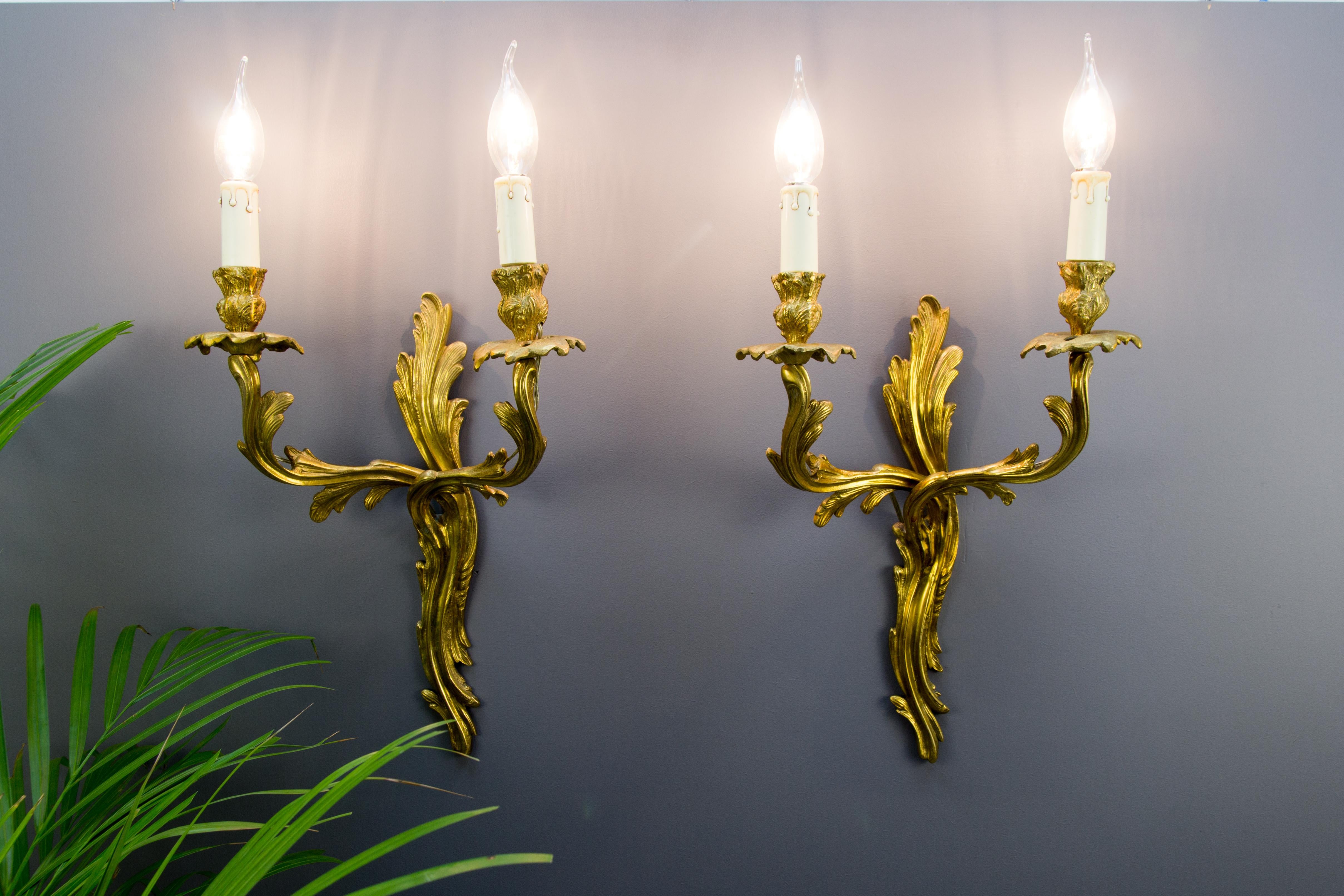 Pair of French Louis XV Style Two-Light Gilt Bronze Sconces, 1930s In Good Condition In Barntrup, DE