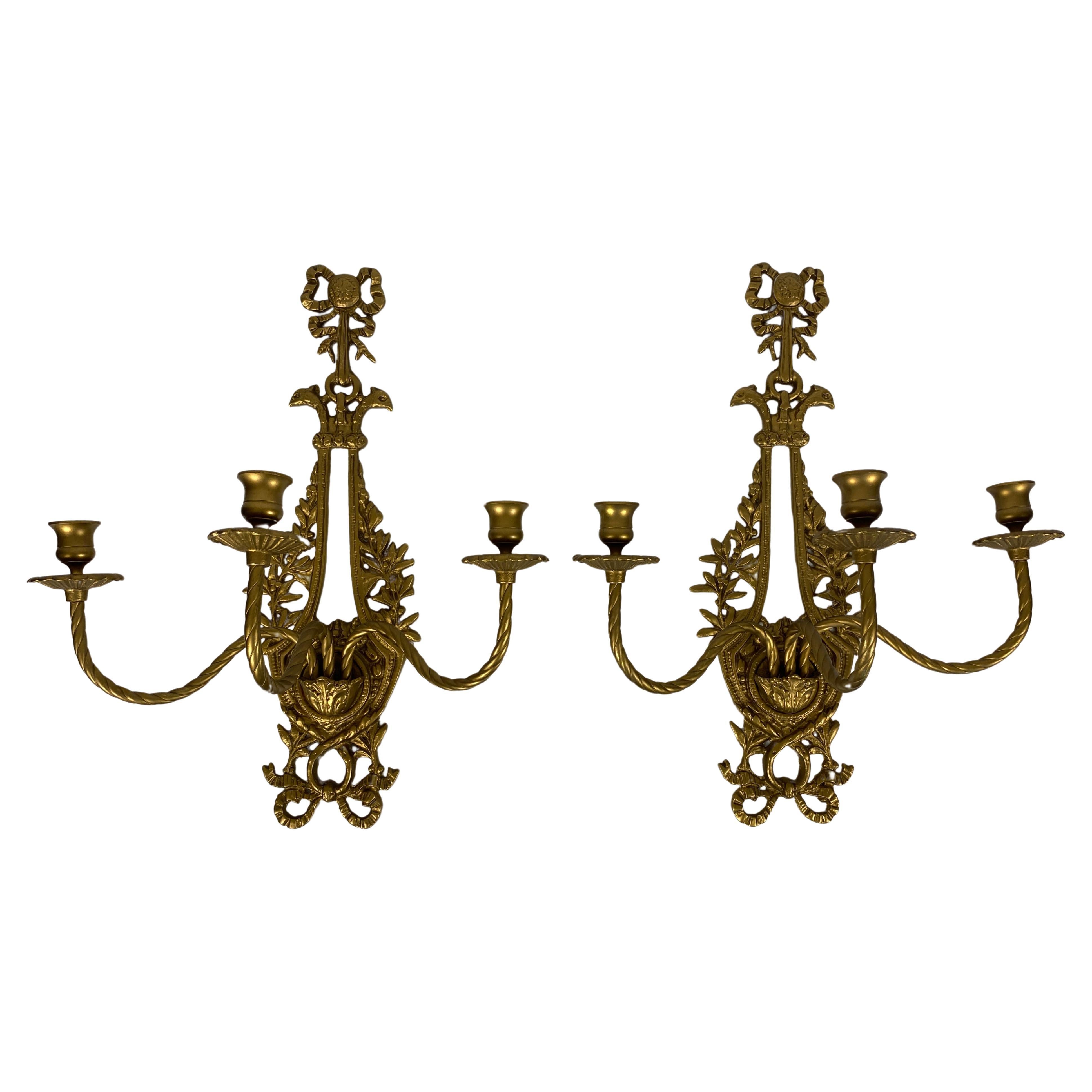 Paar französische Wandleuchter aus vergoldeter Bronze im Louis XV-Stil