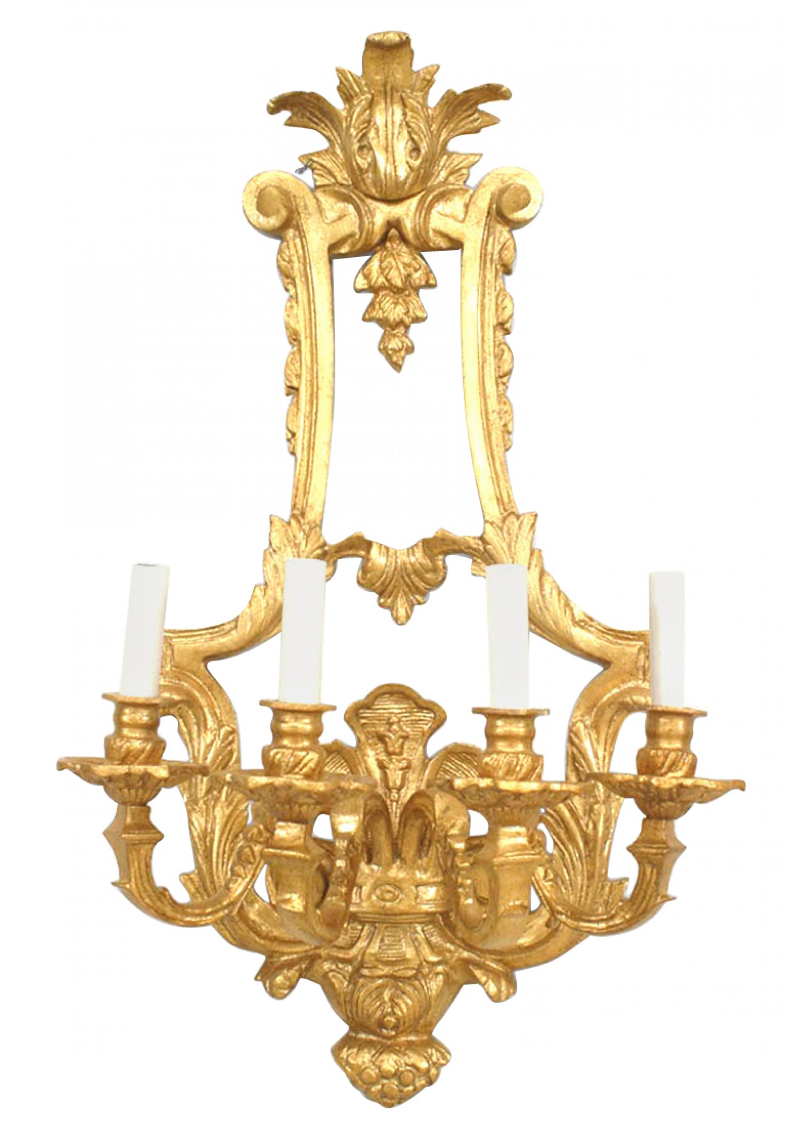 PAR de apliques de pared de 4 brazos de bronce dorado de estilo Luis XV francés (siglo XX) con parte superior y adornos de diseño de hojas (de Bonwit Teller Dept Store, NY) (PRECIADOS COMO PAR)