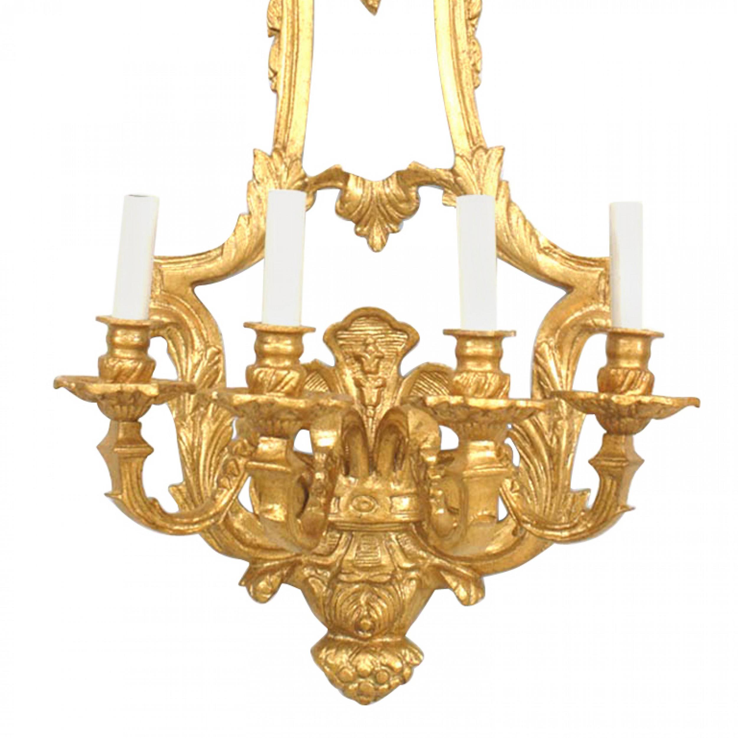 Pareja de apliques franceses de bronce dorado estilo Luis XV en Bueno estado para la venta en Queens, NY