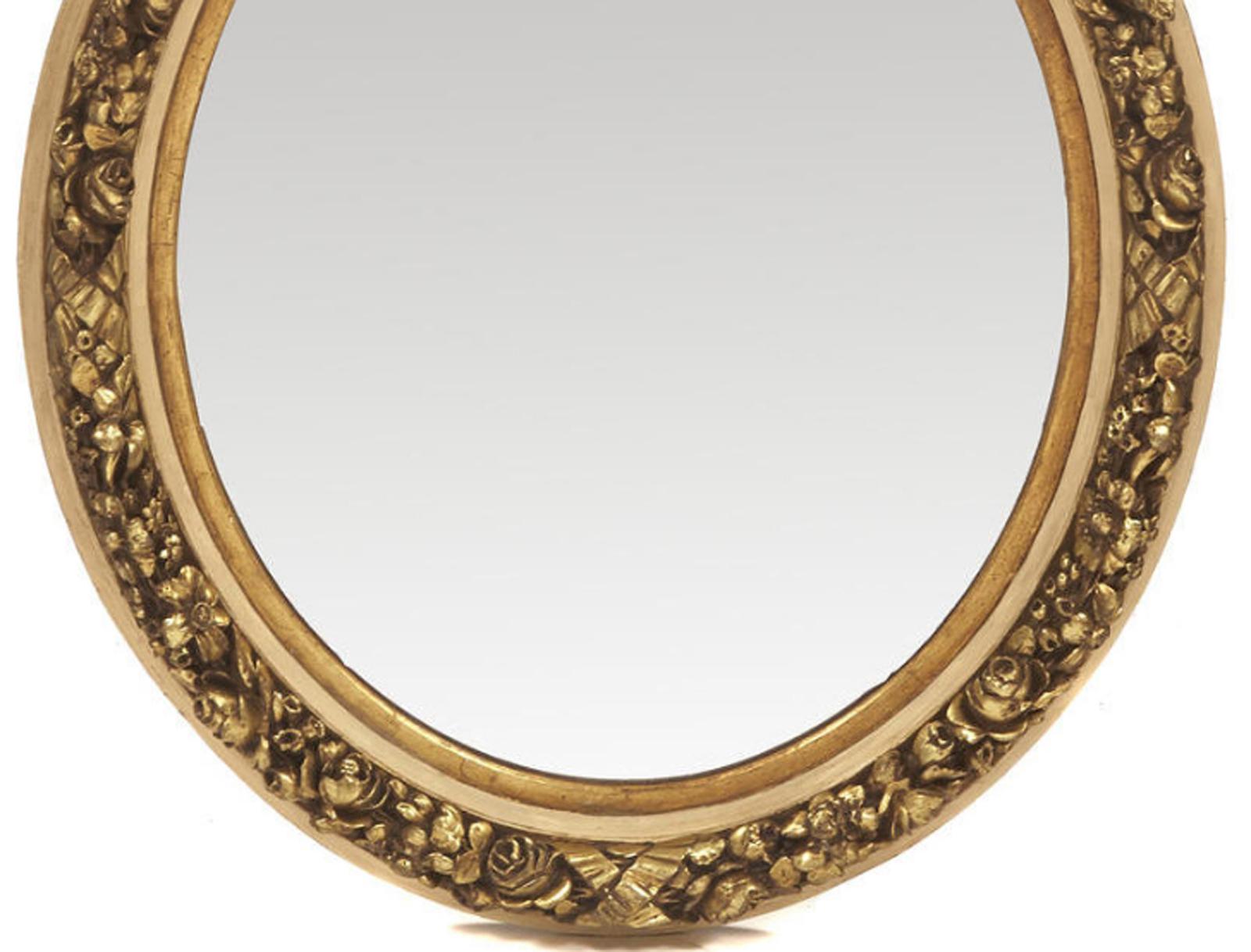 Doré Paire de miroirs ovales dorés de style Louis XV français en vente