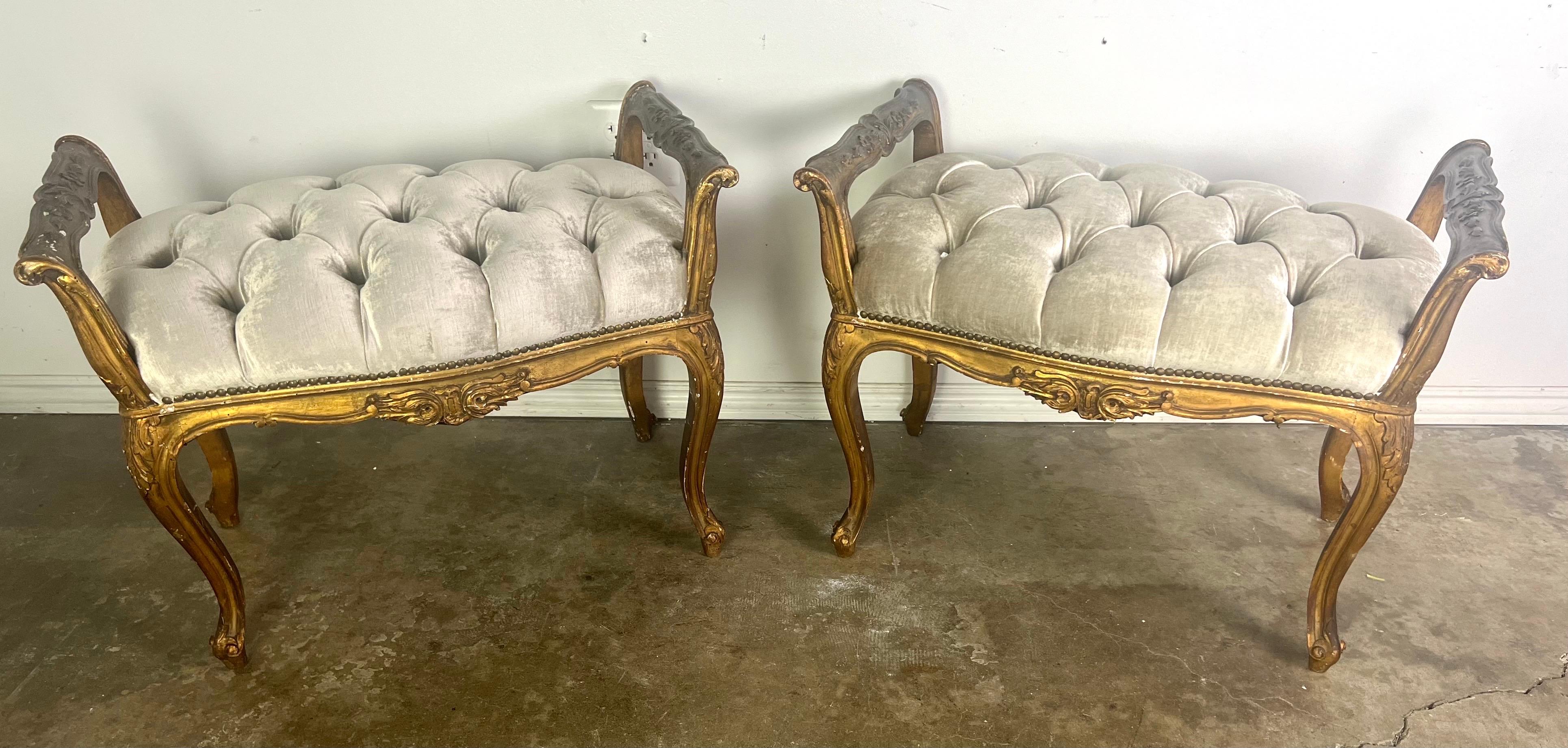 Pair of French Louis XV Style Gilt Wood Benches In Distressed Condition For Sale In Los Angeles, CA