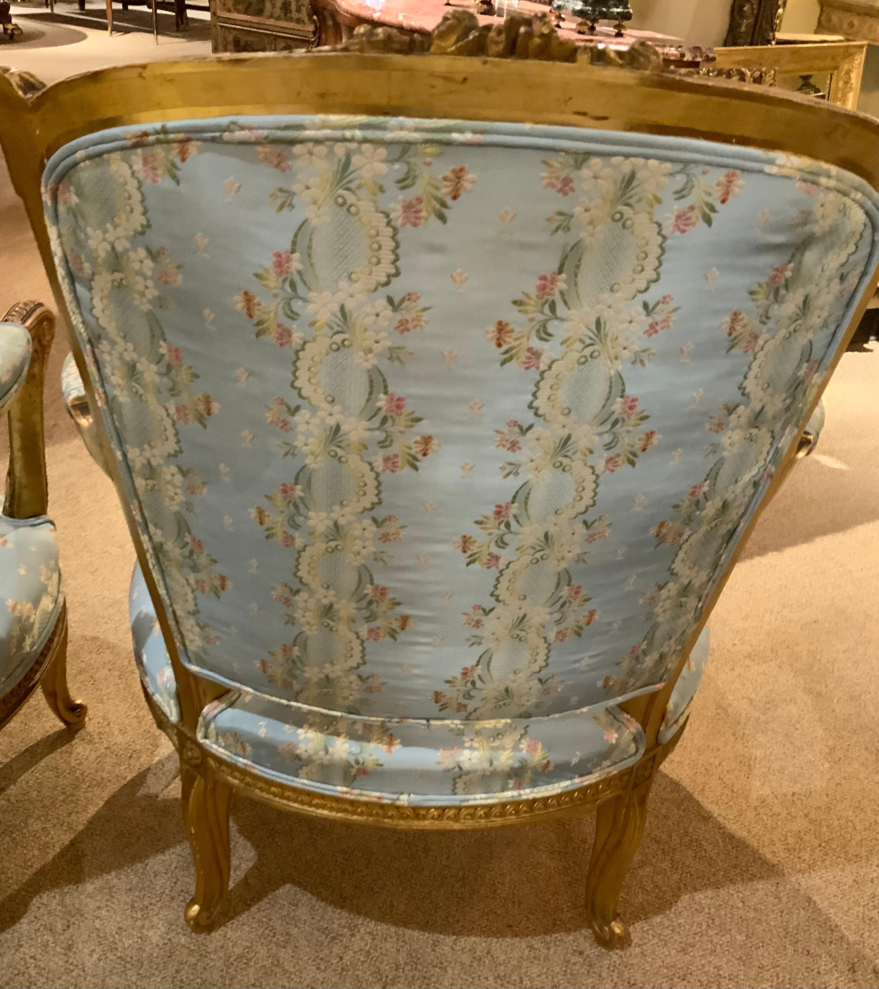 Paire de fauteuils/fauteuils français de style Louis XV en bois doré Bon état - En vente à Houston, TX