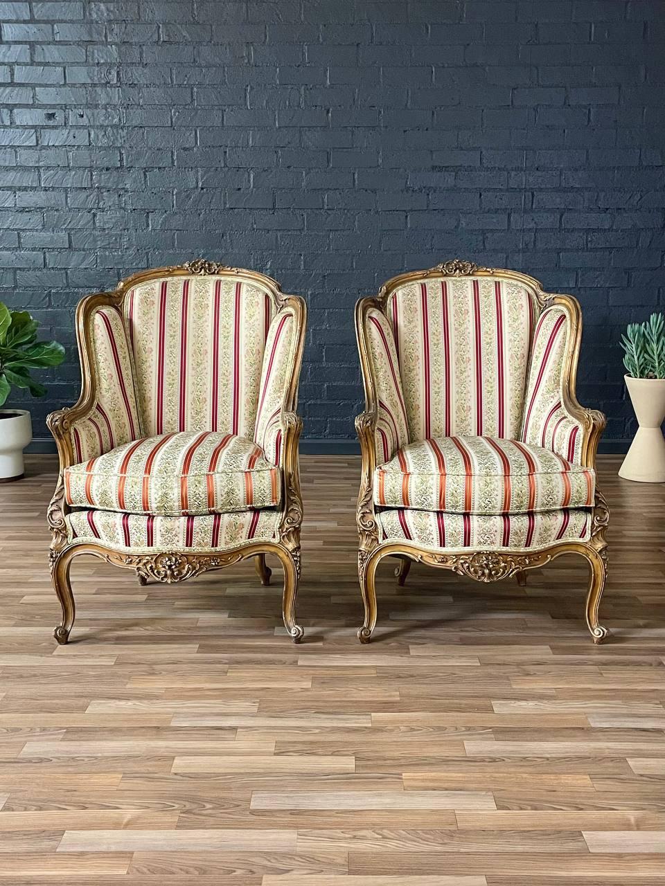 Pareja de sillones Bergère franceses de madera dorada estilo Luis XV en Bueno estado para la venta en Los Angeles, CA