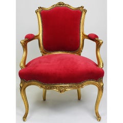 Paar französische, geschnitzte Rokoko-Fauteuils aus vergoldetem Holz im Louis-XV-Stil, Sessel
