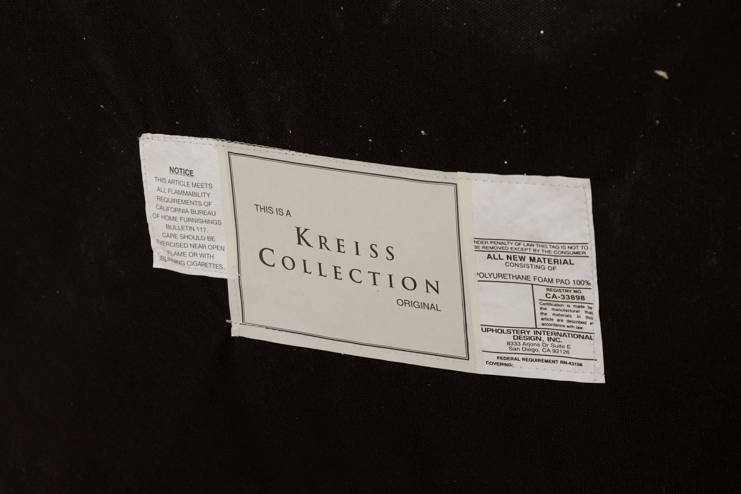 Paire de fauteuils à haut dossier de style Louis XV avec tapisserie en velours beige en vente 6