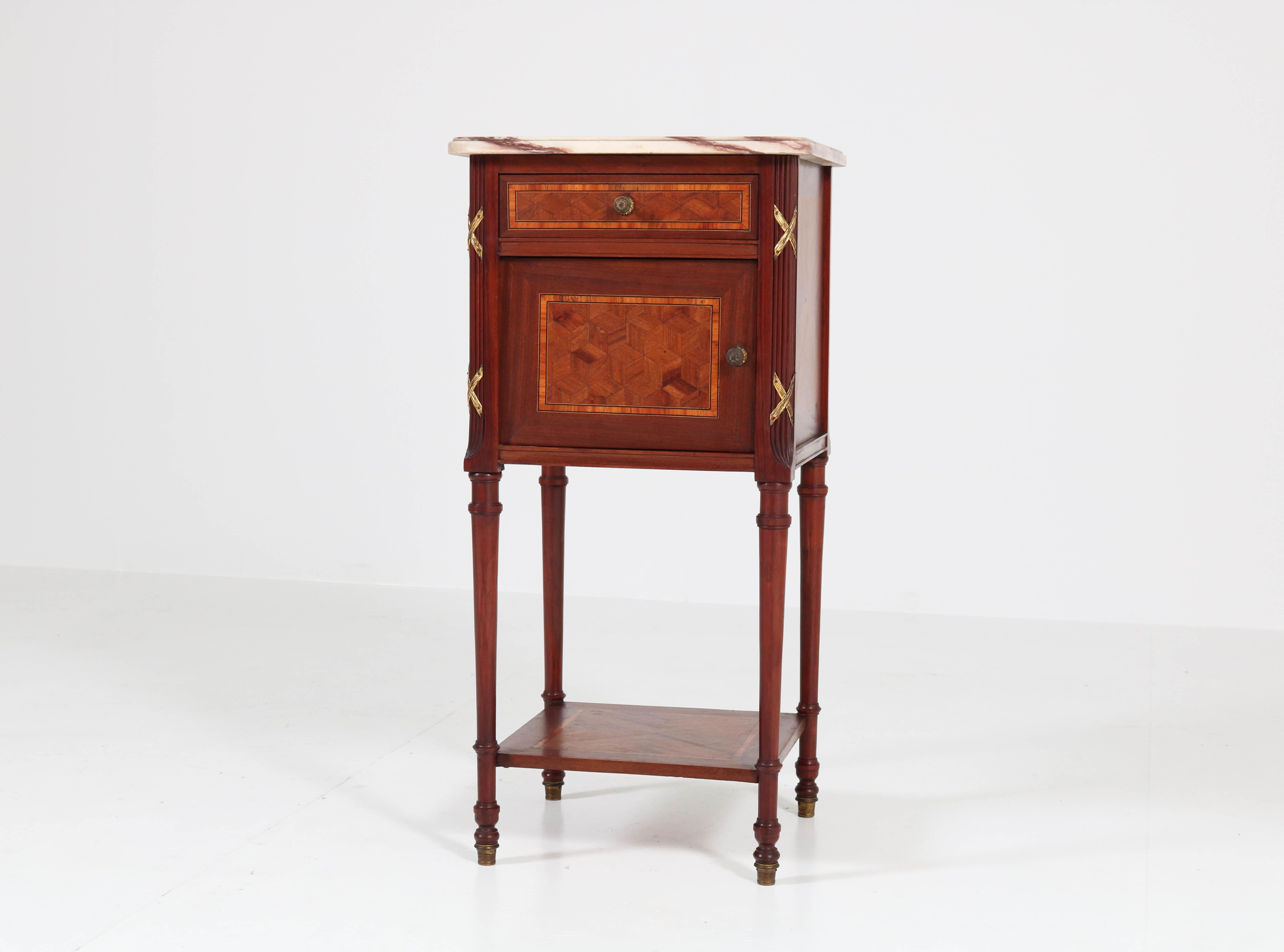 Pair of French Louis XV Style Mahogany Nightstands or Bedside Tables, 1920s 5