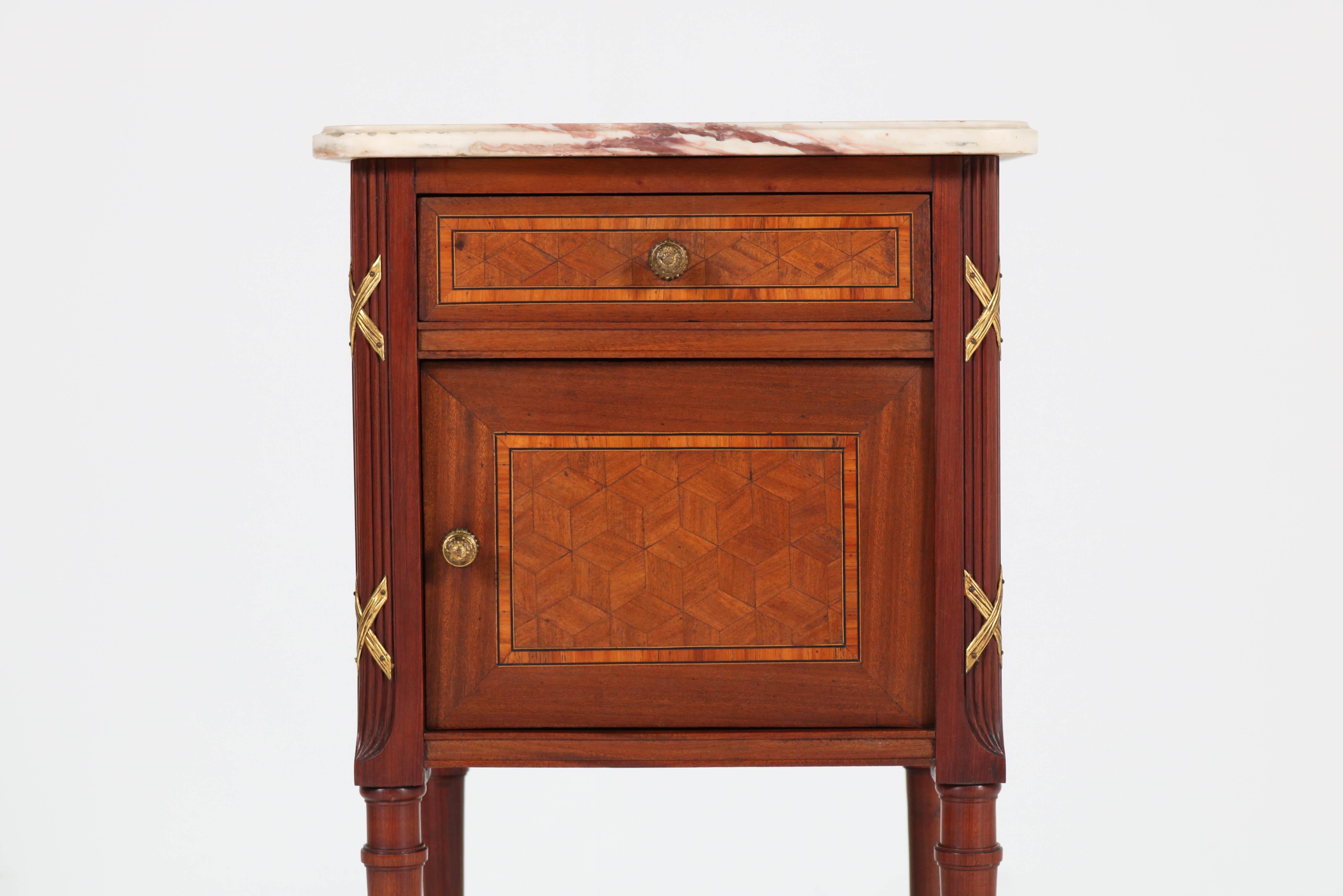 Early 20th Century Pair of French Louis XV Style Mahogany Nightstands or Bedside Tables, 1920s