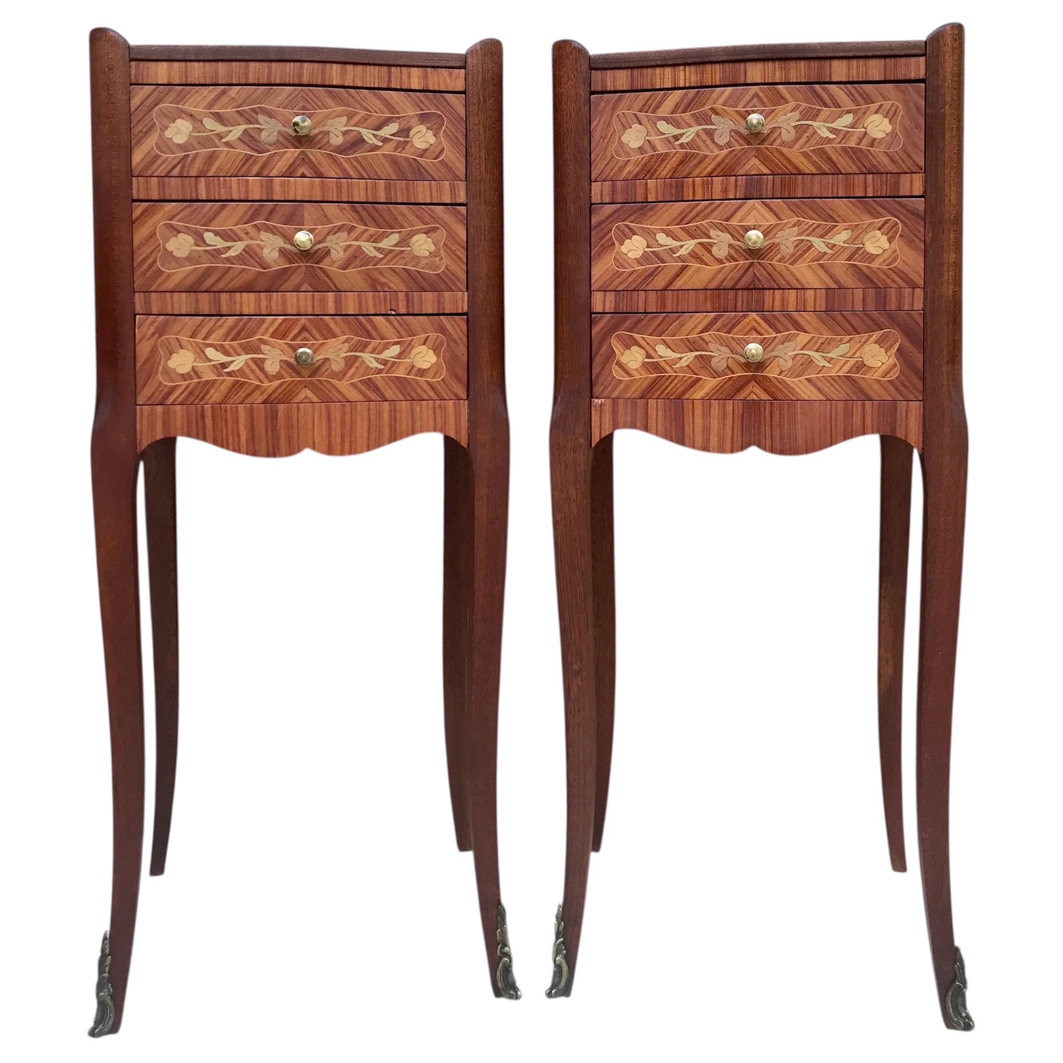 Pair of French Louis XV Style Marquetry Bedside Tables with Three Drawers, 1920s im Angebot