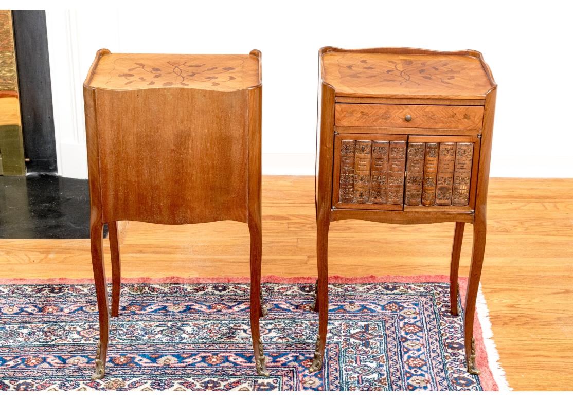 Paire de tables de nuit de style Louis XV avec faux livres en vente 8