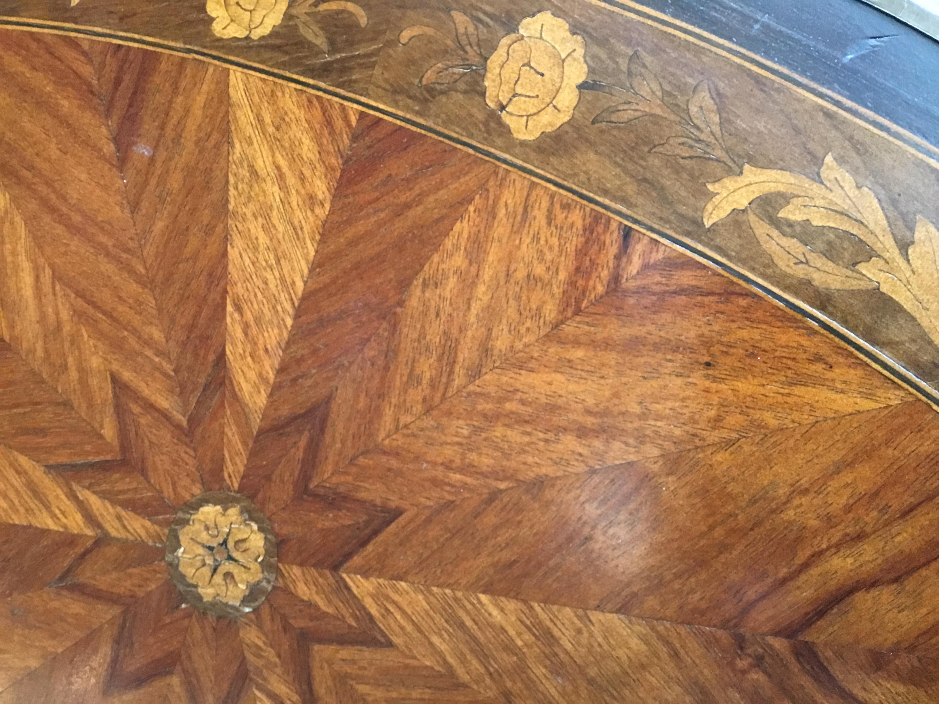 Walnut Pair French Louis XV Style Occasional Tables, 19th Century with Marquetry Inlay For Sale