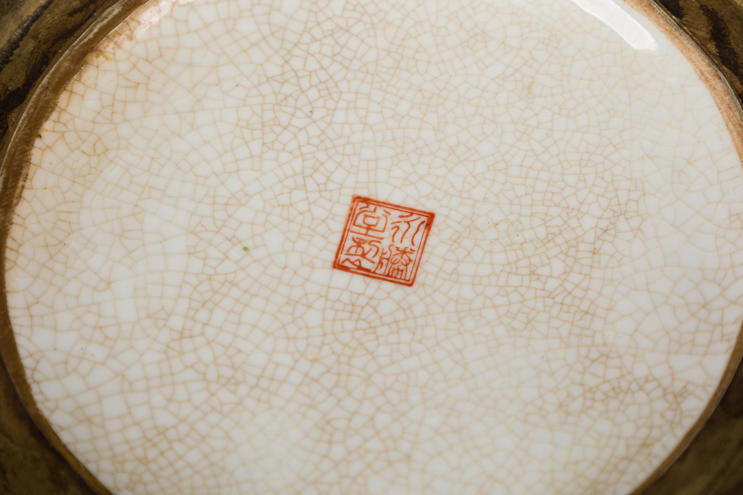 Pair of French Louis XV Style Ormolu and Floral Porcelain Jardiniere im Angebot 7