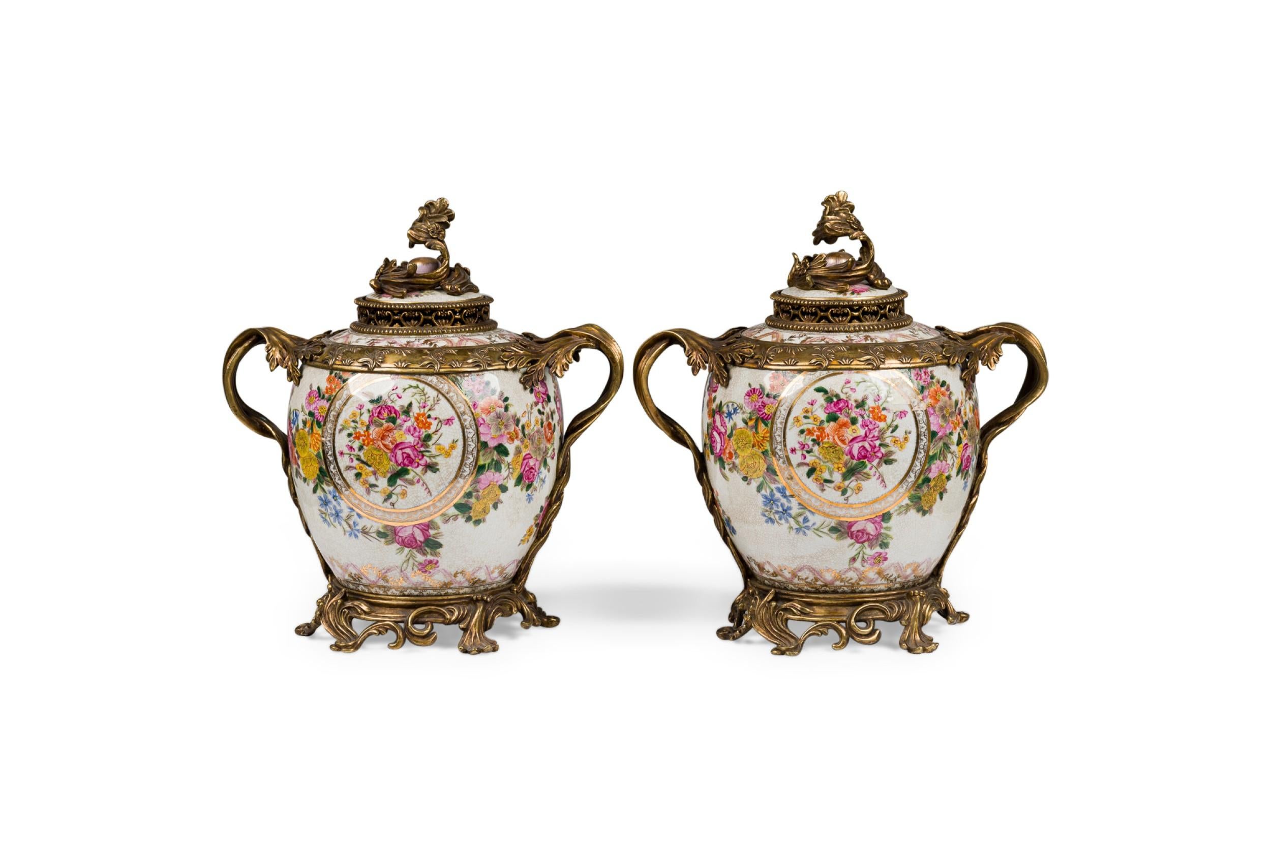 Pair of French Louis XV Style Ormolu and Floral Porcelain Jardiniere (Französisch) im Angebot