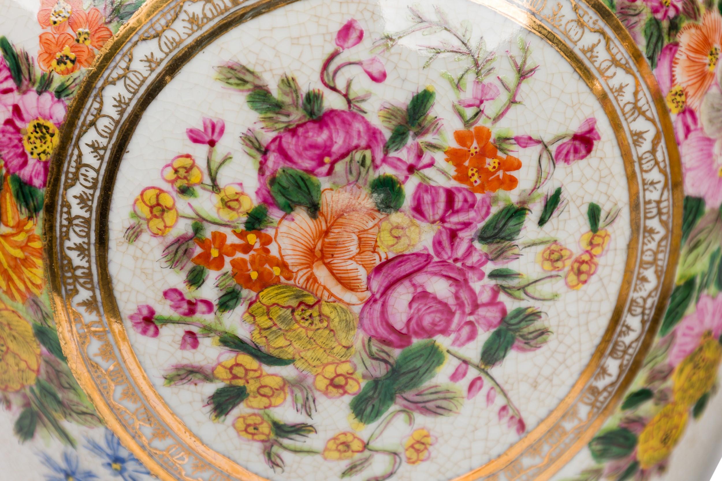 Pair of French Louis XV Style Ormolu and Floral Porcelain Jardiniere (20. Jahrhundert) im Angebot