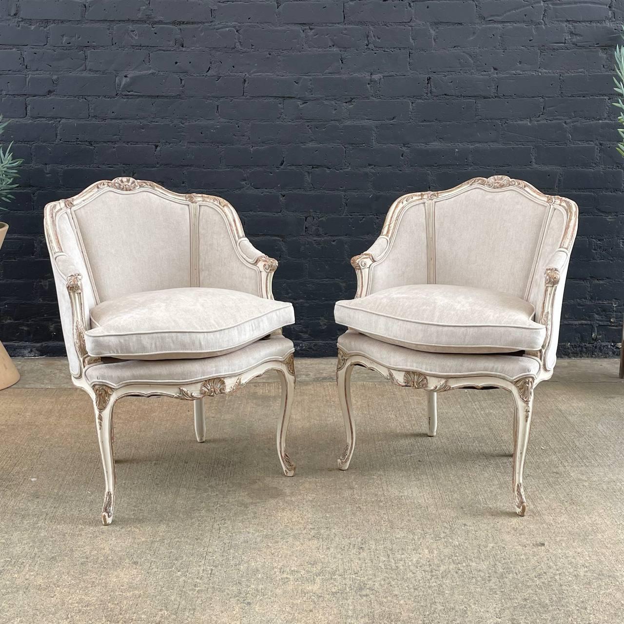 Pair of French Louis XV style Painted and Parcel-Gilt Armchairs In Good Condition For Sale In Los Angeles, CA