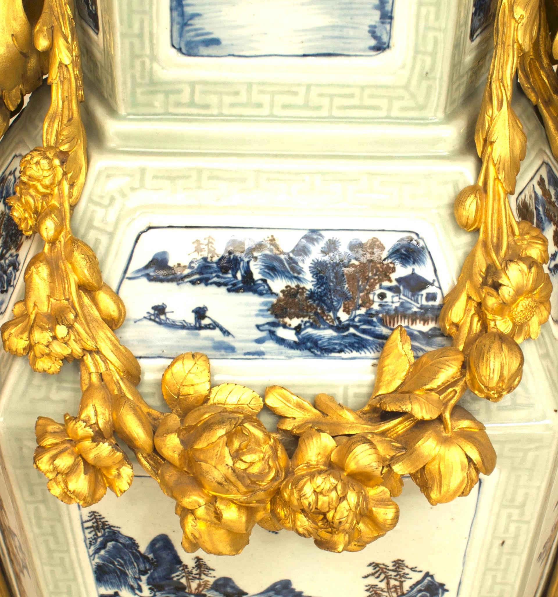 Paire de piédestaux français Louis XV en vente 1