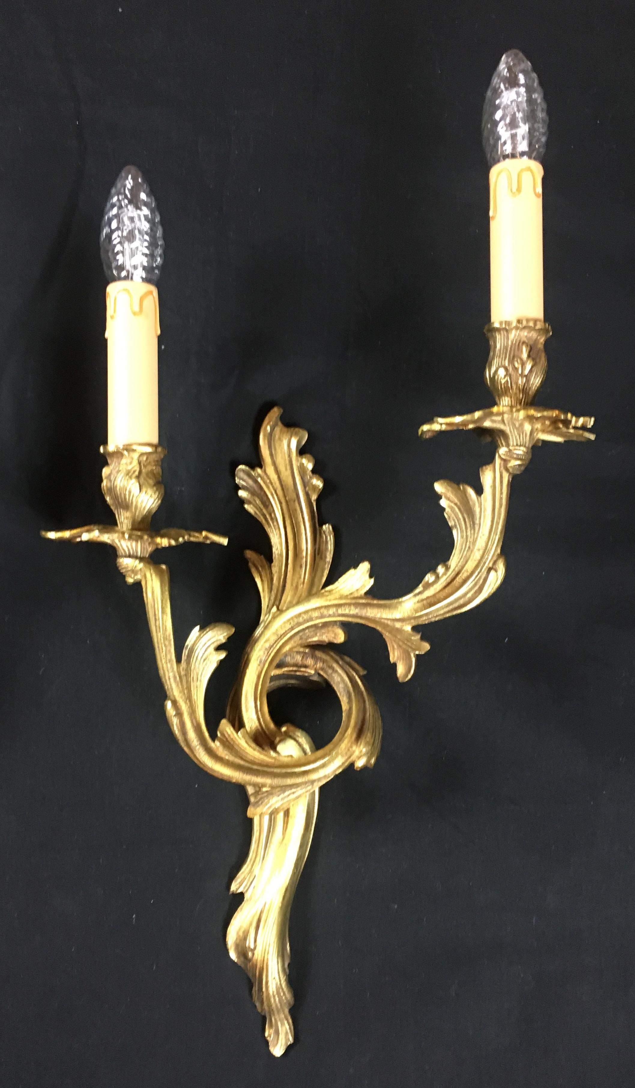 Pair of French Louis XV style bronze wall sconces or candelabras Rococo or Regence, circa 1890s. Beautiful designed wall sconces in very good condition.

Dimensions: 
18 1/2