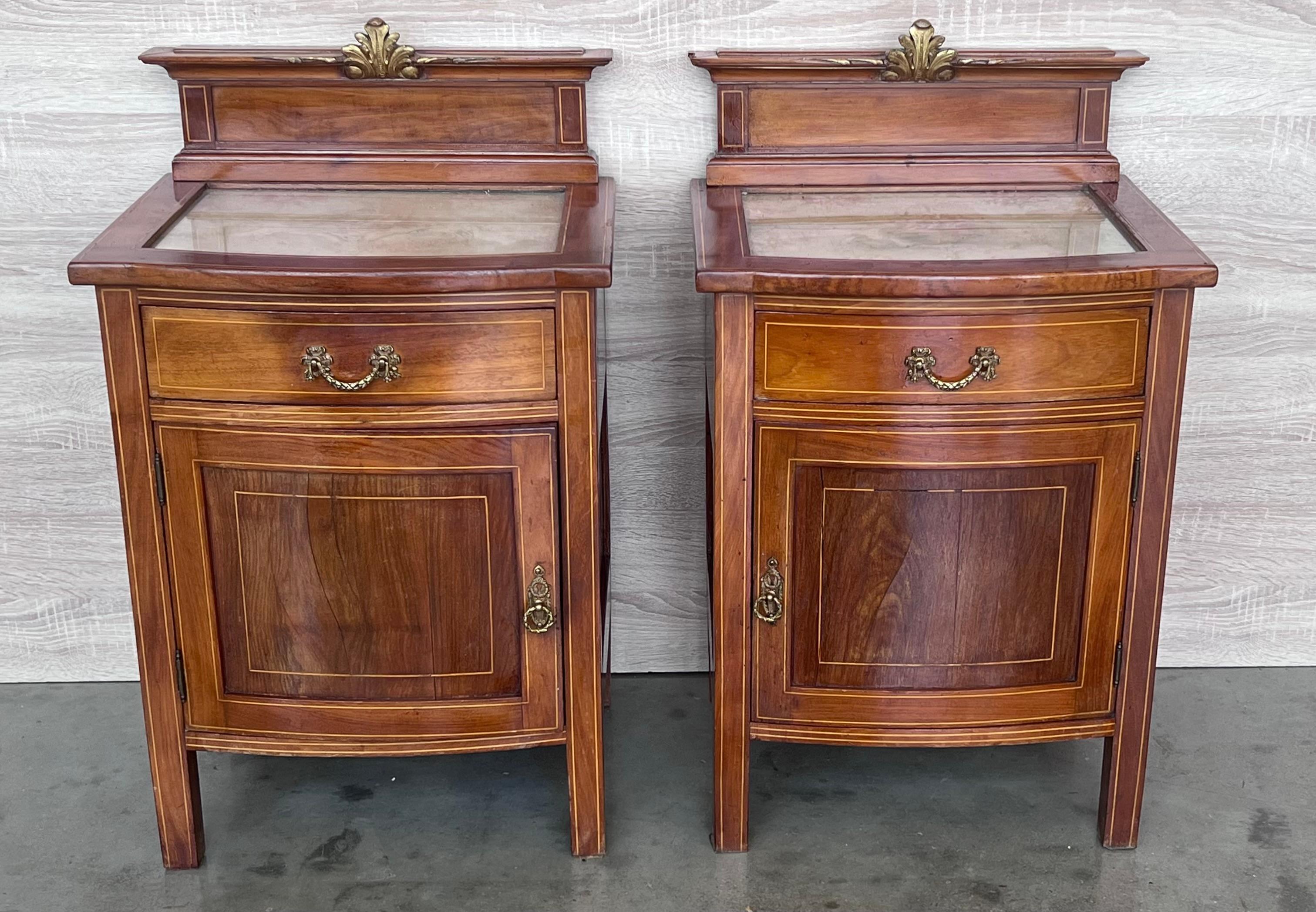 Pair of French Louis XV Style Satinwood One Door Nightstand Bedside Cabinet In Good Condition For Sale In Miami, FL