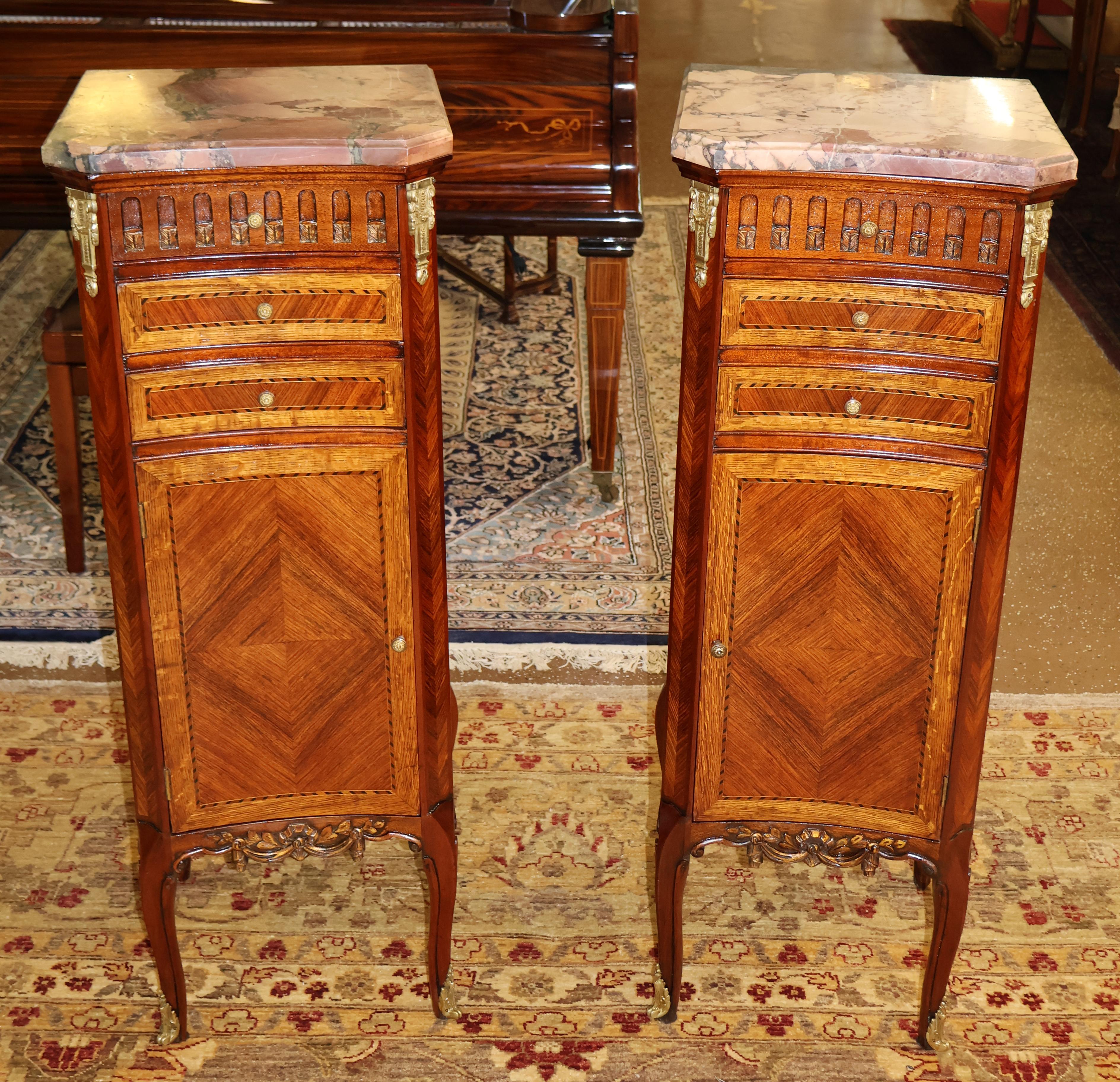 Pair of French Louis XV Style Semainier Lingerie Chest Tall Night Stands

Dimensions : 43