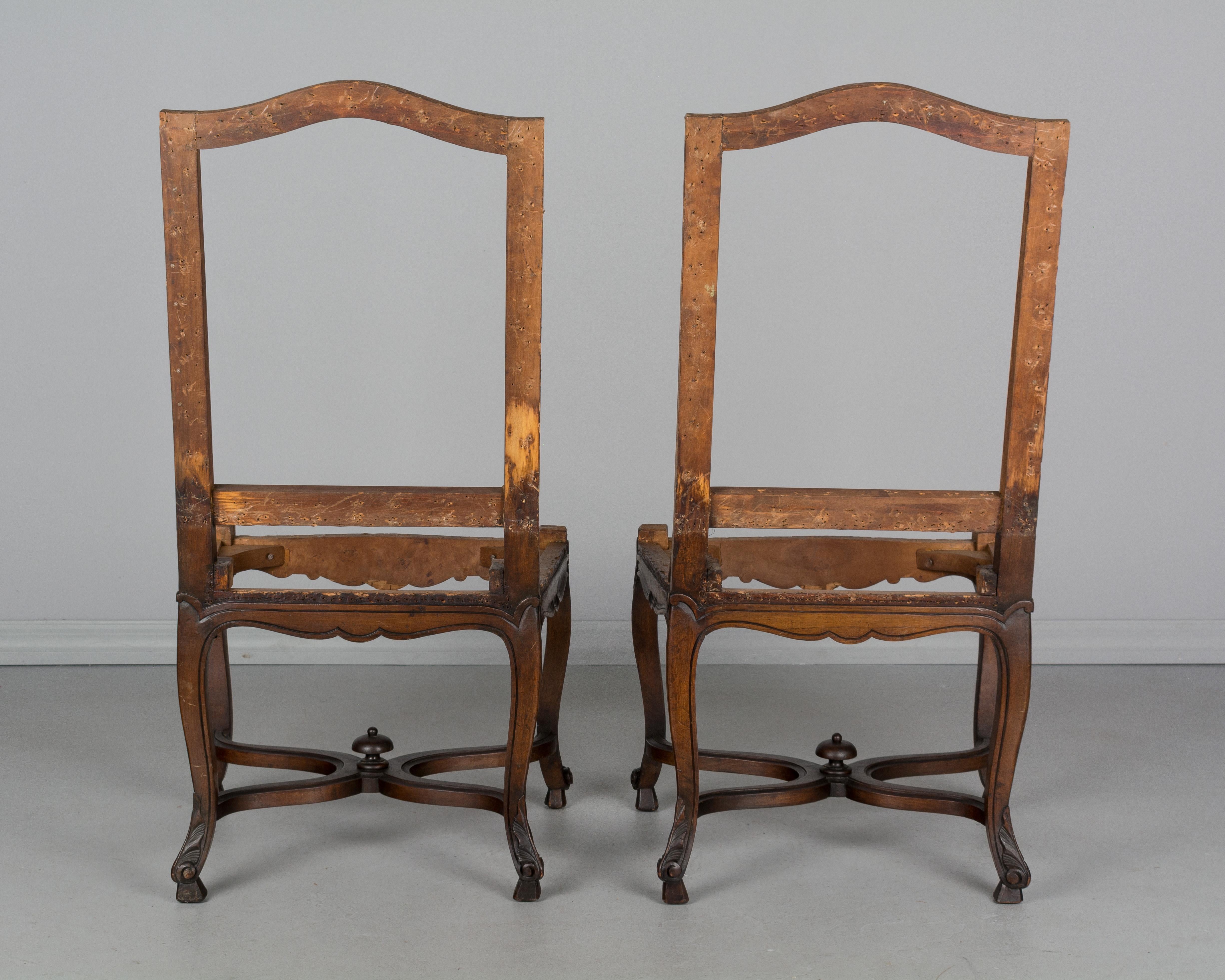 Pair of French Louis XV Style Side Chairs (Französisch)