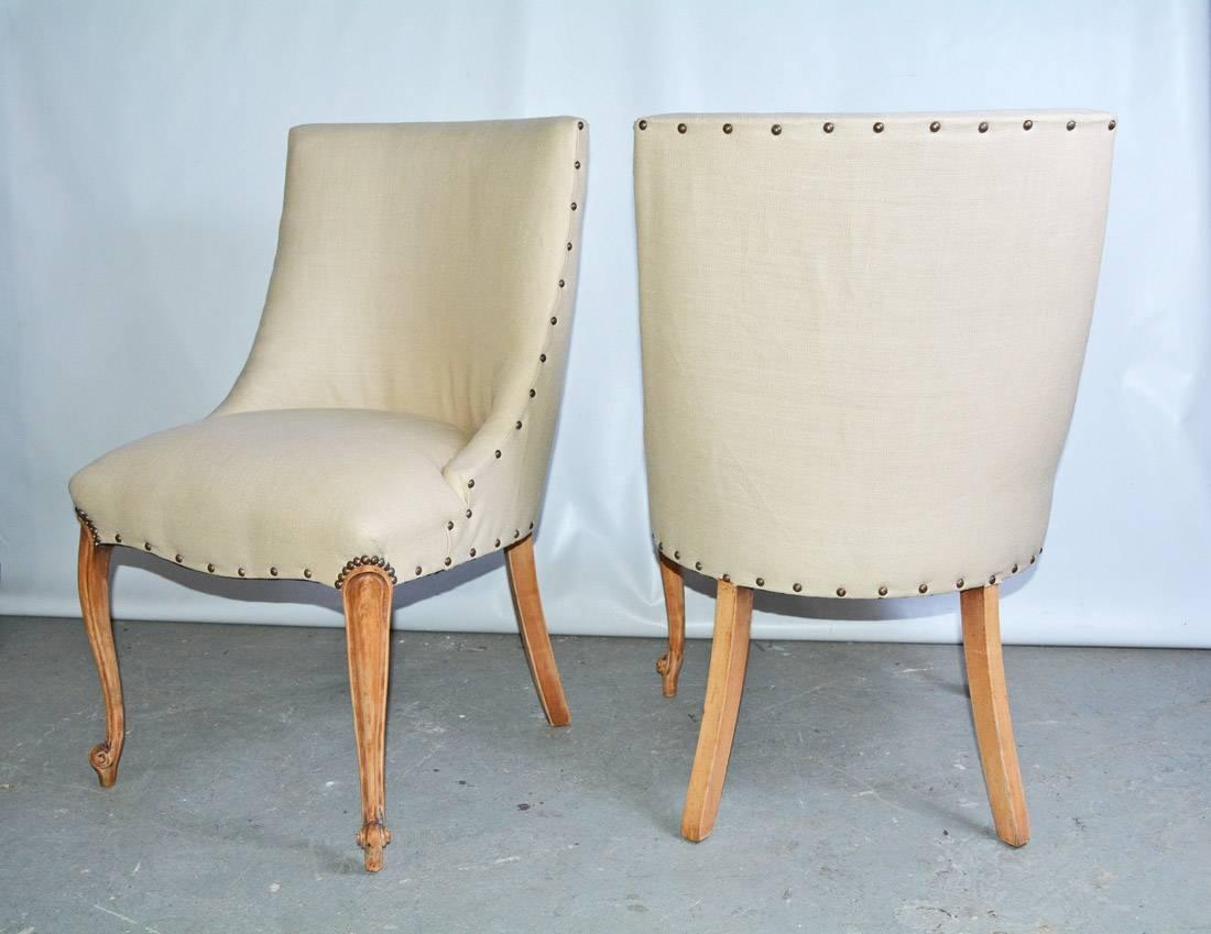 Pair of French Louis XV Style Slipper Chairs In Distressed Condition In Sheffield, MA