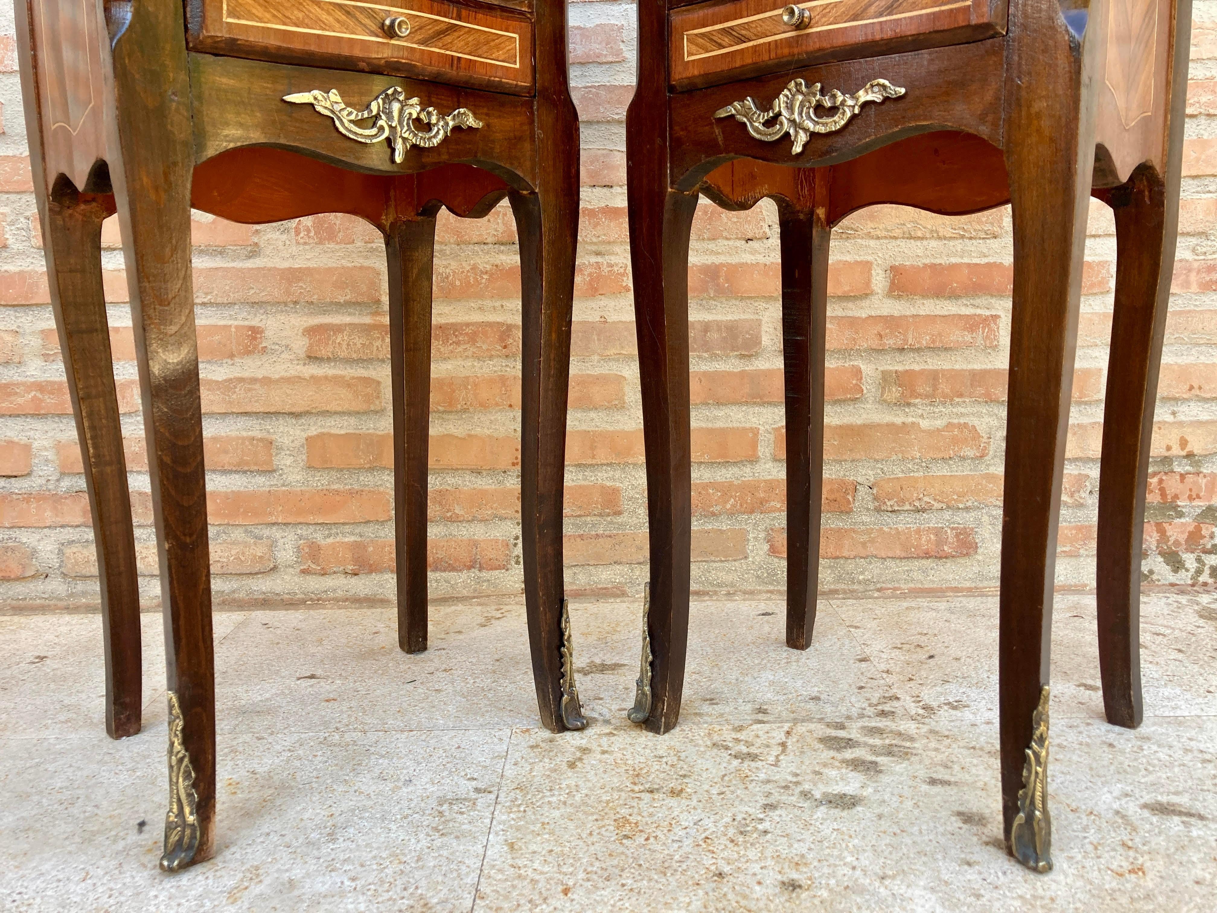 Pair of French Louis XV Style Tulipwood Veneer Bedside Tables or Nightstands For Sale 6
