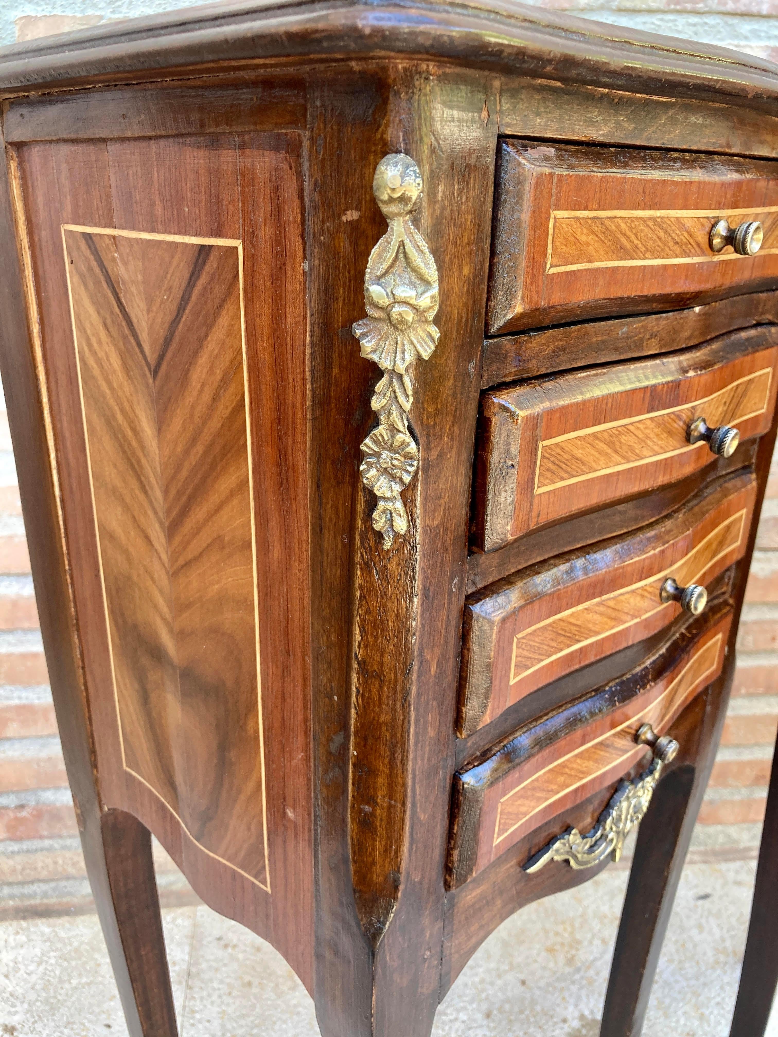 Pair of French Louis XV Style Tulipwood Veneer Bedside Tables or Nightstands For Sale 3