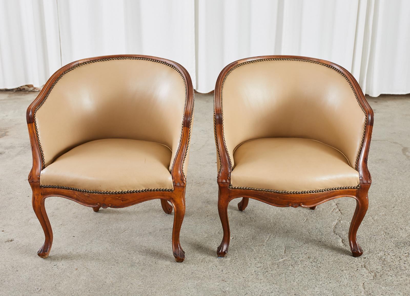 Pair of French Louis XV Style Walnut Gondola Tub Bergeres In Good Condition In Rio Vista, CA